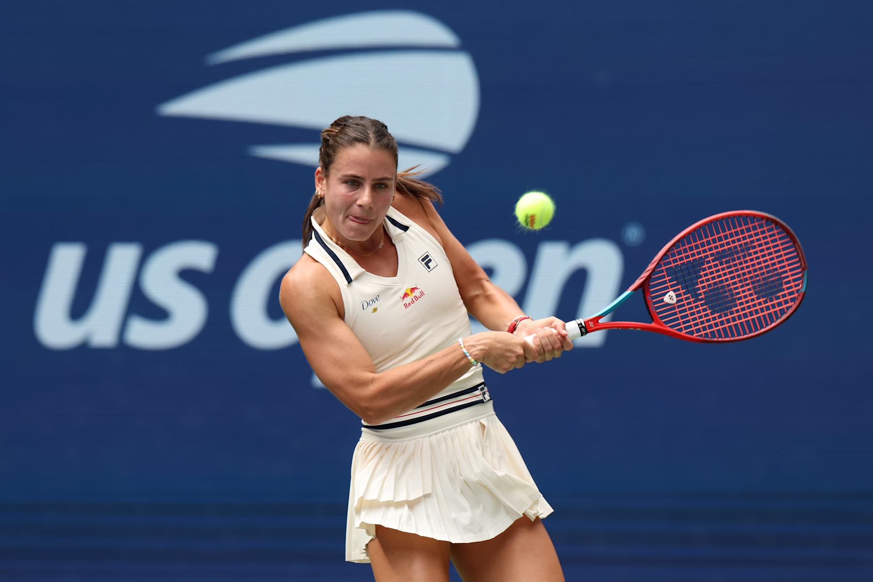 NEW YORK, NEW YORK - AUGUST 30: Emma Navarro of the United States returns a shot against Marta Kostyuk of Ukraine during their Women's Singles Third Round match on Day Five of the 2024 US Open at USTA Billie Jean King National Tennis Center on August 30, 2024 in the Flushing neighborhood of the Queens borough of New York City. (Photo by Luke Hales/Getty Images)