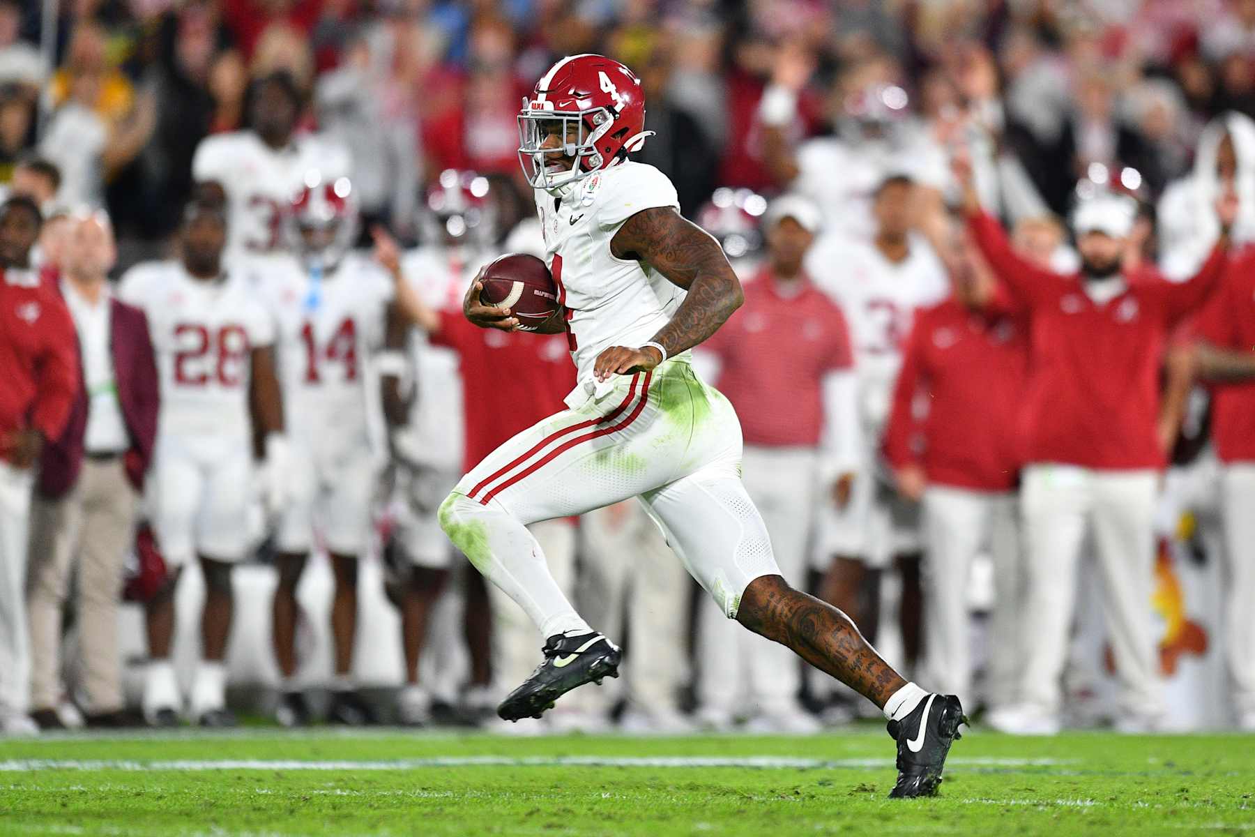 PASADENA, CA - JANUARY 01: QB Jalen Milroe (4) of the Alabama Crimson Tide runs the ball in overtime of the Alabama Crimson Tide game versus the Michigan Wolverines CFP Semifinal at the Rose Bowl Game on January, 1, 2024, at the Rose Bowl Stadium in Pasadena, CA. (Photo by Brian Rothmuller/Icon Sportswire via Getty Images)