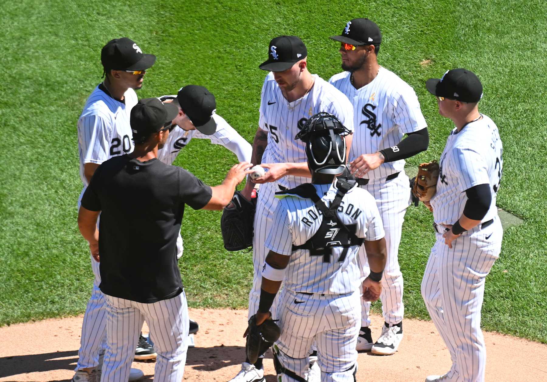 CHICAGO, ILLINOIS - SEPTEMBER 01: Interim manager Grady Sizemore #24 of the Chicago White Sox removes Garrett Crochet #45 of the Chicago White Sox during the fourth inning of a game against the New York Mets at Guaranteed Rate Field on September 01, 2024 in Chicago, Illinois. (Photo by Nuccio DiNuzzo/Getty Images)