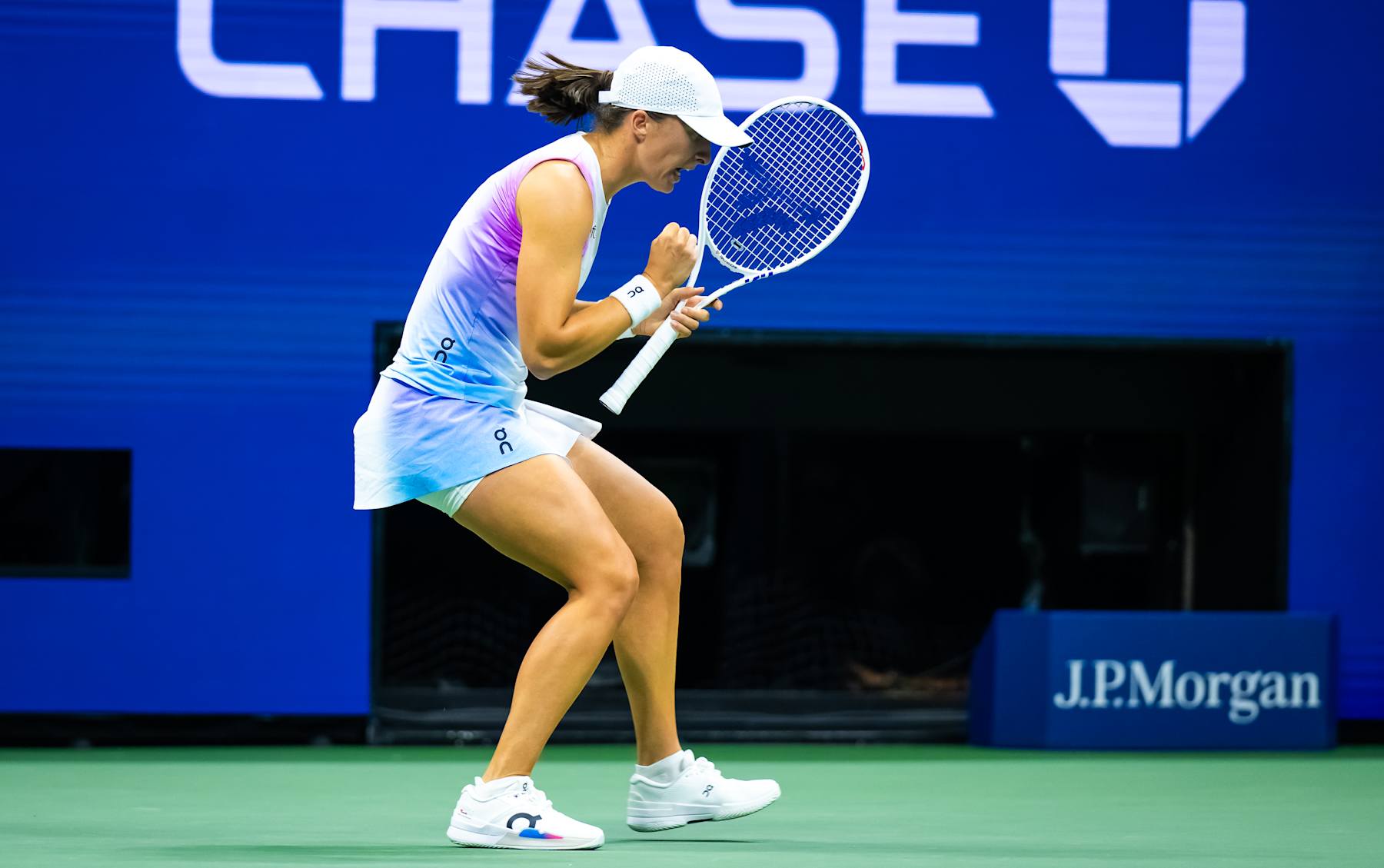 NEW YORK, NEW YORK - SEPTEMBER 02: Iga Swiatek of Poland in action against Liudmila Samsonova in the fourth round on Day 8 of the US Open at USTA Billie Jean King National Tennis Center on September 02, 2024 in New York City (Photo by Robert Prange/Getty Images)