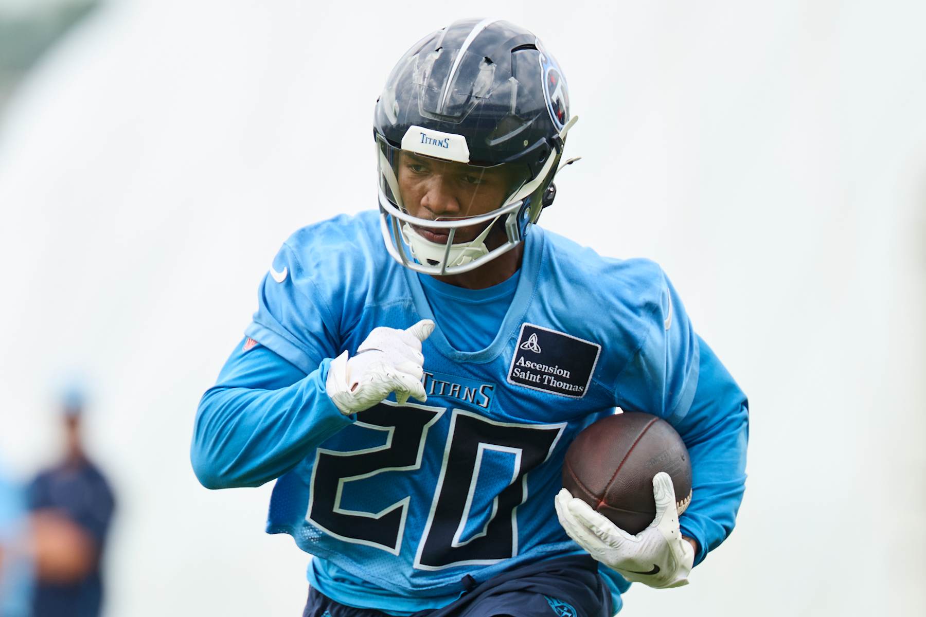 NASHVILLE, TENNESSEE - JUNE 05: Tony Pollard #20 of the Tennessee Titans runs the ball during day 2 of Titans Mandatory Minicamp Ascension Saint Thomas Sports Park on June 05, 2024 in Nashville, Tennessee. (Photo by Johnnie Izquierdo/Getty Images)