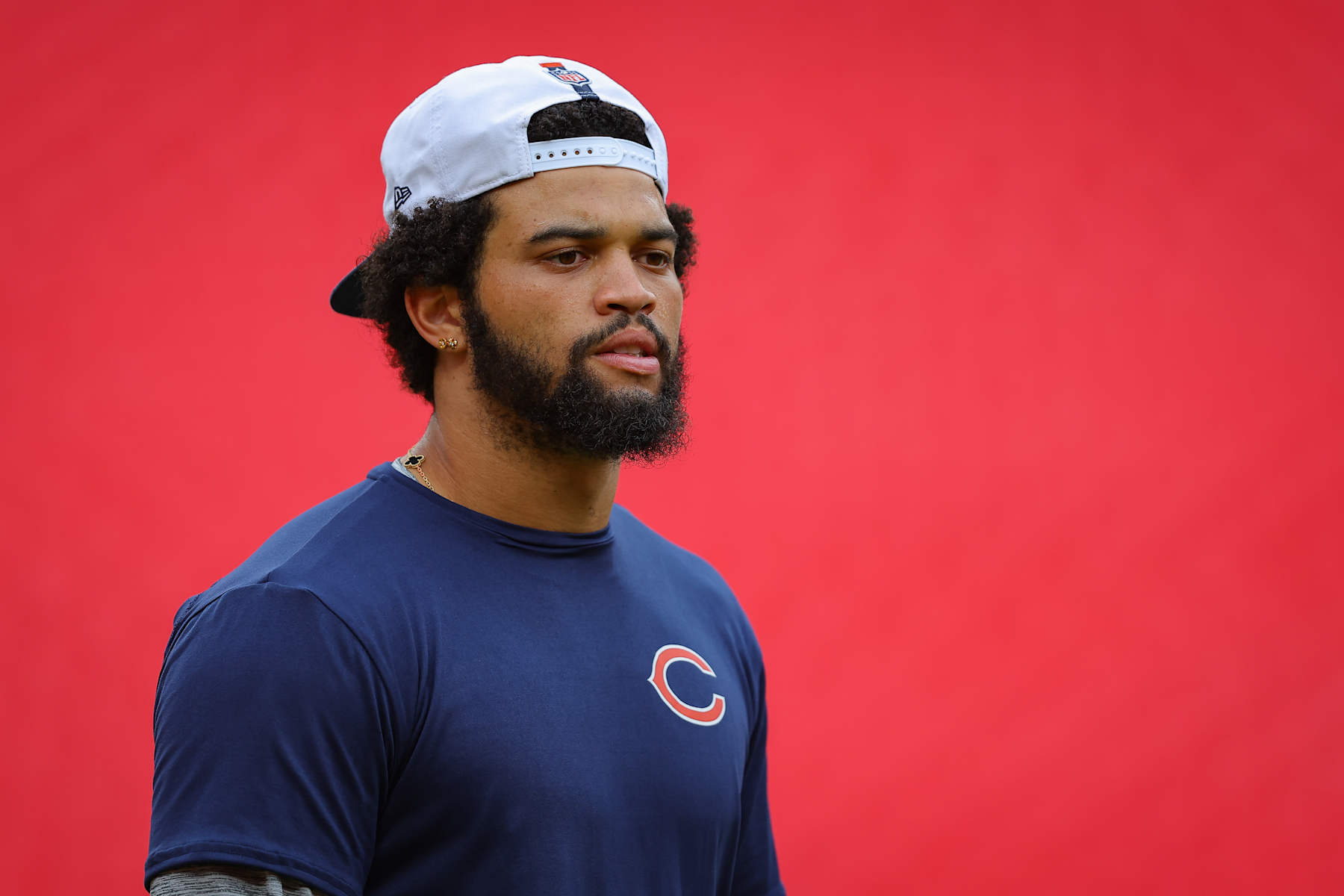 KANSAS CITY, MISSOURI - AUGUST 22: Caleb Williams #18 of the Chicago Bears walks on the football field during warmups prior to a preseason game against the Kansas City Chiefs at GEHA Field at Arrowhead Stadium on August 22, 2024 in Kansas City, Missouri.  (Photo by David Eulitt/Getty Images)