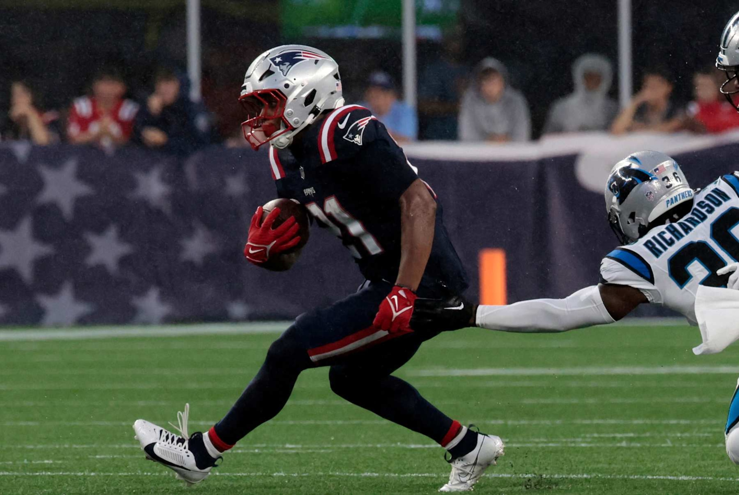 FOXBOROUGH, MA - AUGUST 08: New England Patriots running back Antonio Gibson (21) during a preseason game between the New England Patriots and the Carolina Panthers on August 8, 2024, at Gillette Stadium in Foxborough, Massachusetts. (Photo by Fred Kfoury III/Icon Sportswire via Getty Images) FOXBOROUGH, MA - AUGUST 08: New England Patriots running back Antonio Gibson (21) during a preseason game between the New England Patriots and the Carolina Panthers on August 8, 2024, at Gillette Stadium in Foxborough, Massachusetts. (Photo by Fred Kfoury III/Icon Sportswire via Getty Images)