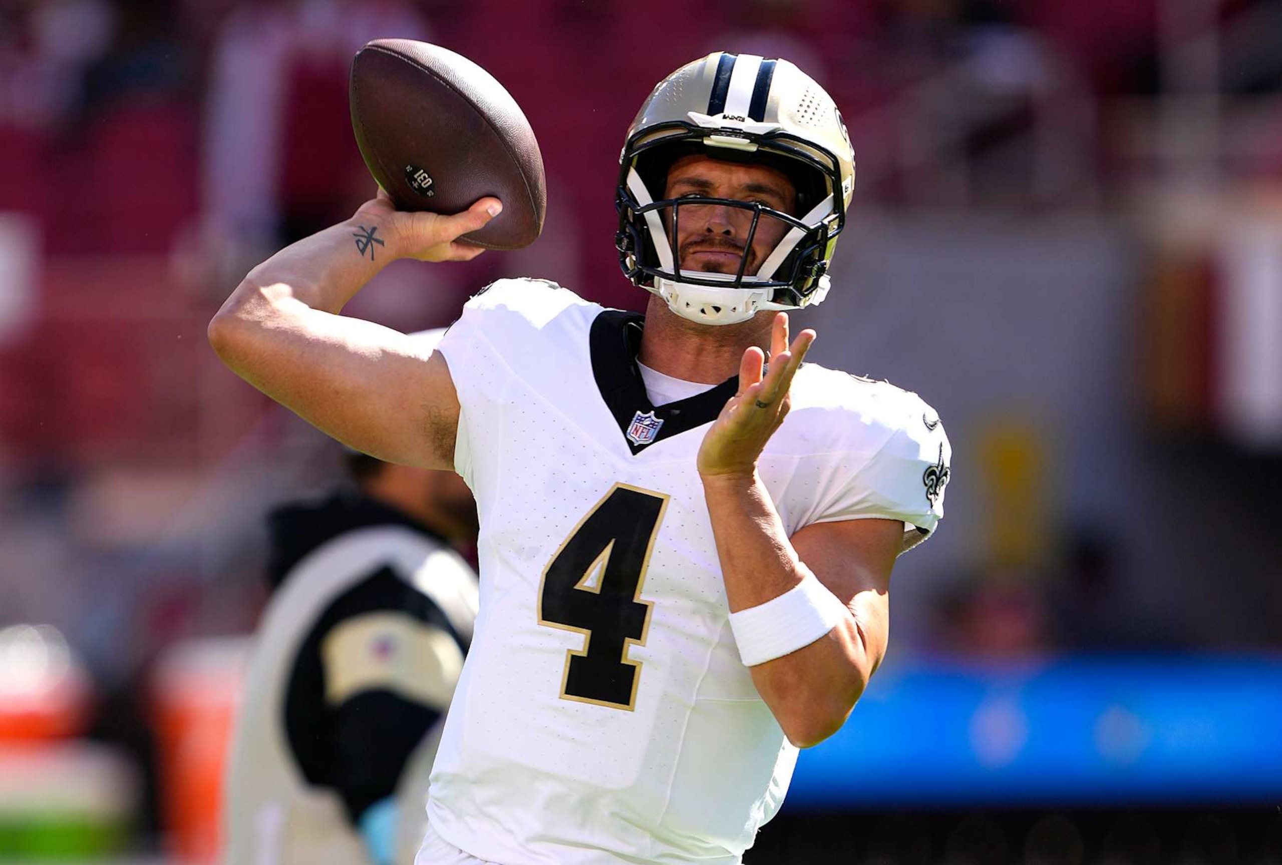 SANTA CLARA, CALIFORNIA - AUGUST 18: Derek Carr #4 of the New Orleans Saints warms up prior to the start of the a preseason game against the San Francisco 49ers at Levi's Stadium on August 18, 2024 in Santa Clara, California. (Photo by Thearon W. Henderson/Getty Images) SANTA CLARA, CALIFORNIA - AUGUST 18: Derek Carr #4 of the New Orleans Saints warms up prior to the start of the a preseason game against the San Francisco 49ers at Levi's Stadium on August 18, 2024 in Santa Clara, California. (Photo by Thearon W. Henderson/Getty Images)