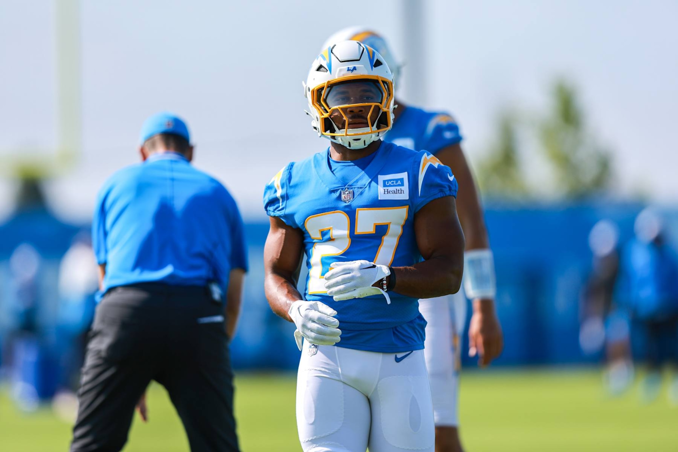 EL SEGUNDO, CA - JULY 24: Los Angeles Chargers running back J.K. Dobbins (27) runs back to the drill during the Los Angeles Chargers Training Camp on July 24, 2024, at The Bolt in El Segundo, CA. (Photo by Jordon Kelly/Icon Sportswire via Getty Images) EL SEGUNDO, CA - JULY 24: Los Angeles Chargers running back J.K. Dobbins (27) runs back to the drill during the Los Angeles Chargers Training Camp on July 24, 2024, at The Bolt in El Segundo, CA. (Photo by Jordon Kelly/Icon Sportswire via Getty Images)