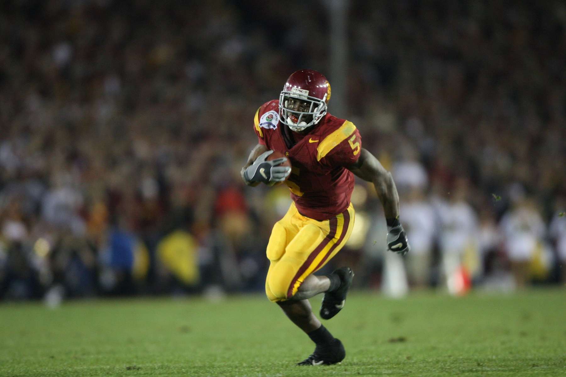 UNITED STATES - JANUARY 04:  College Football: Rose Bowl, USC Reggie Bush (5) in action, rushing during BCS Championship game vs Texas, Pasadena, CA 1/4/2006  (Photo by John Biever/Sports Illustrated via Getty Images)  (SetNumber: X74782 TK1 R23)