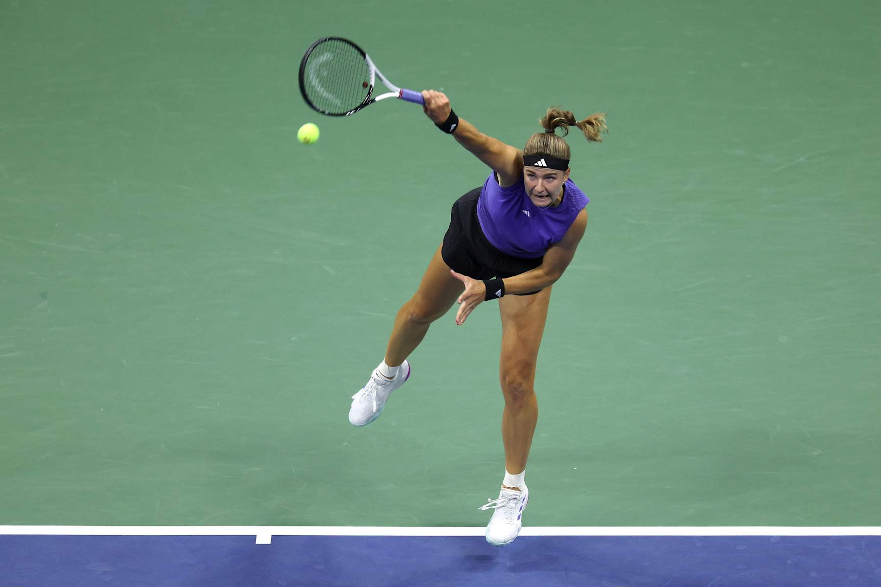 NEW YORK, NEW YORK - SEPTEMBER 05: Karolina Muchova of the Czech Republic serves against Jessica Pegula of the United States during their Women's Singles Semifinal match on Day Eleven of the 2024 US Open at USTA Billie Jean King National Tennis Center on September 05, 2024 in the Flushing neighborhood of the Queens borough of New York City. (Photo by Jamie Squire/Getty Images)