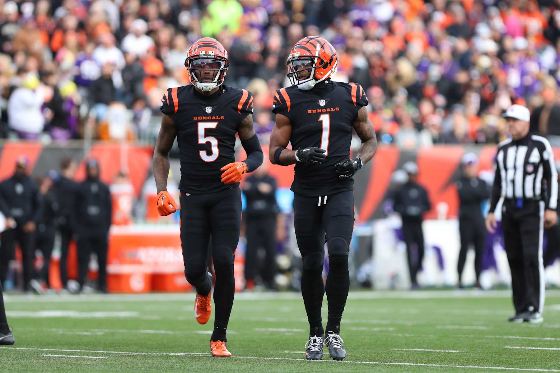 CINCINNATI, OH - DECEMBER 16: Cincinnati Bengals wide receiver Tee Higgins (5) and wide receiver Ja'Marr Chase (1) during the game against the Minnesota Vikings and the Cincinnati Bengals on December 16, 2023, at Paycor Stadium in Cincinnati, OH. (Photo by Ian Johnson/Icon Sportswire via Getty Images)