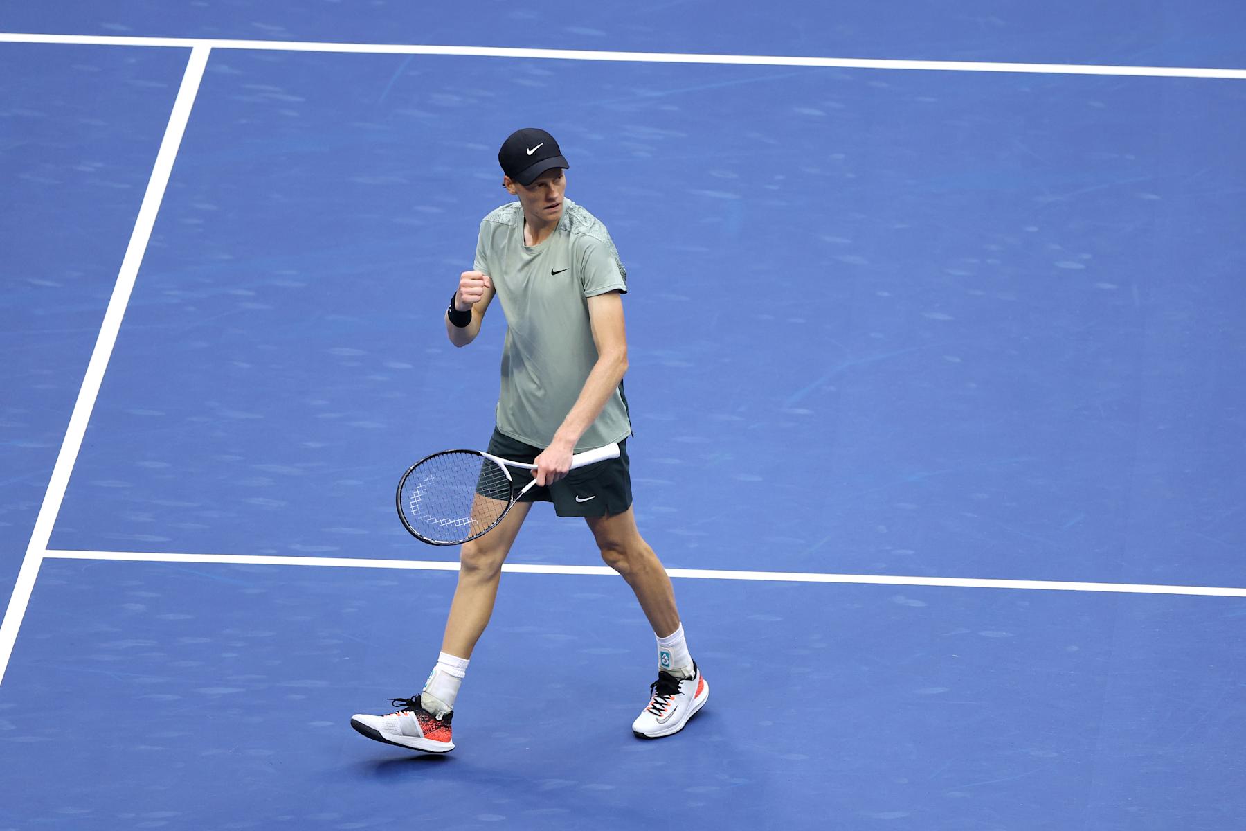 NEW YORK, NEW YORK - SEPTEMBER 06: Jannik Sinner of Italy celebrates a point against Jack Draper of Great Britain during their Men's Singles Semifinal match on Day Twelve of the 2024 US Open at USTA Billie Jean King National Tennis Center on September 06, 2024 in the Flushing neighborhood of the Queens borough of New York City. (Photo by Luke Hales/Getty Images)