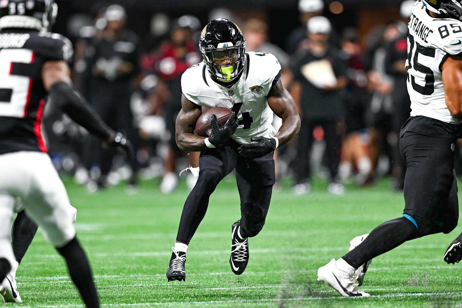 ATLANTA, GA  AUGUST 23:  Jacksonville running back Tank Bigsby (4) runs the ball during the preseason NFL game between the Jacksonville Jaguars and the Atlanta Falcons on August 23rd, 2024 at Mercedes-Benz Stadium in Atlanta, GA.  (Photo by Rich von Biberstein/Icon Sportswire via Getty Images)