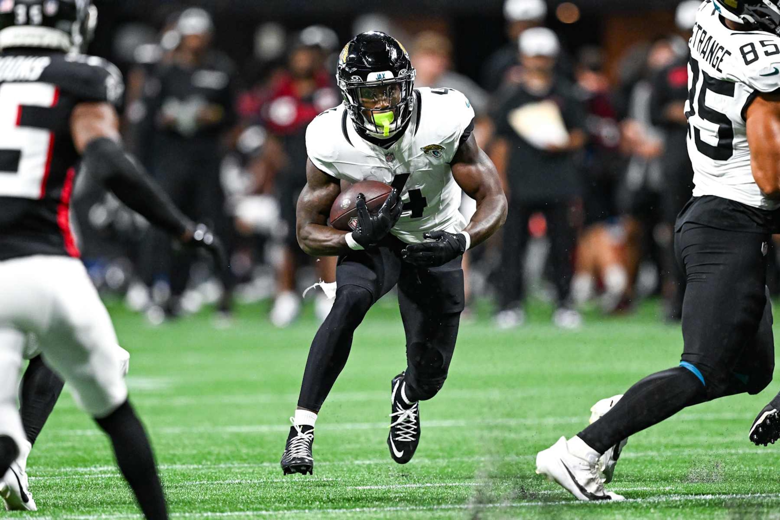 ATLANTA, GA  AUGUST 23:  Jacksonville running back Tank Bigsby (4) runs the ball during the preseason NFL game between the Jacksonville Jaguars and the Atlanta Falcons on August 23rd, 2024 at Mercedes-Benz Stadium in Atlanta, GA.  (Photo by Rich von Biberstein/Icon Sportswire via Getty Images)