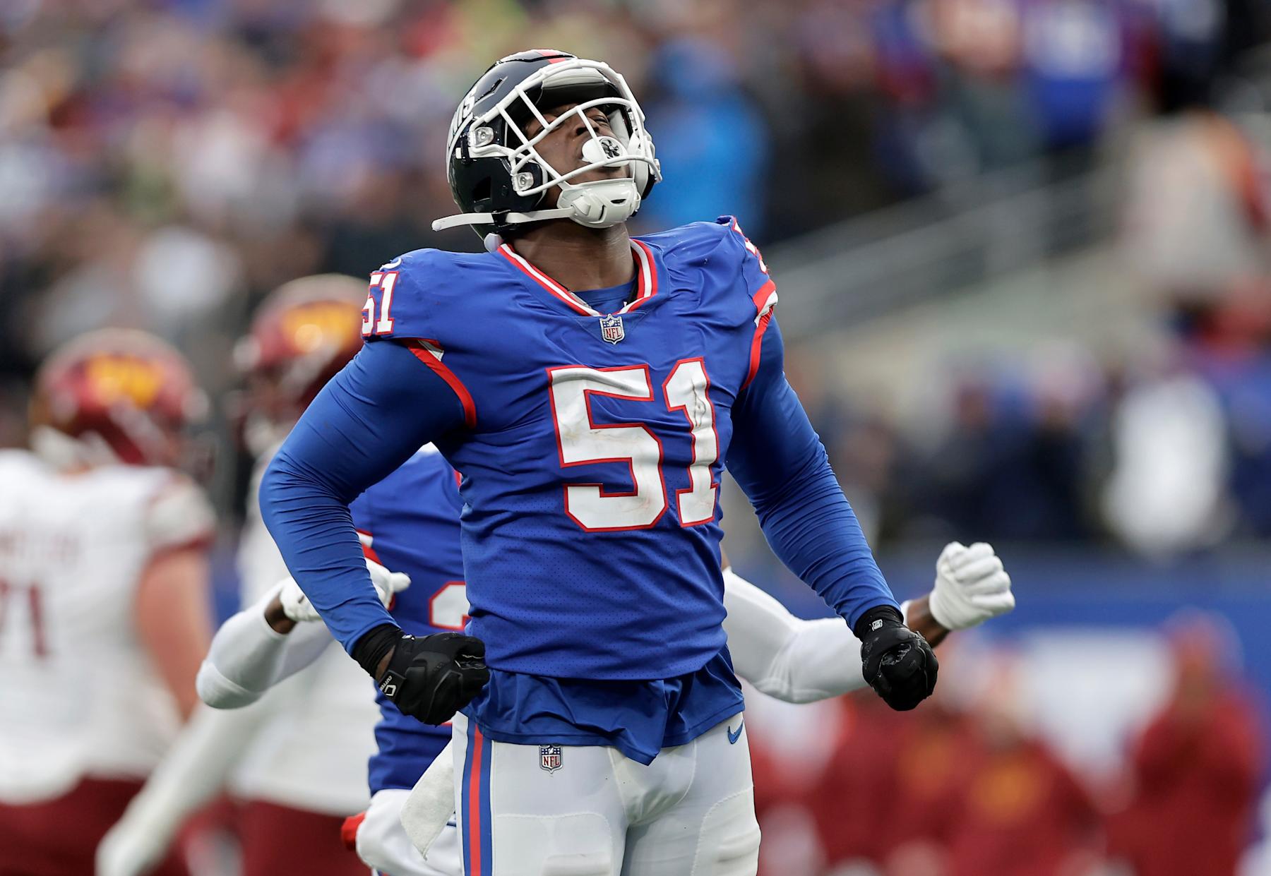 EAST RUTHERFORD, NEW JERSEY - DECEMBER 04: (NEW YORK DAILIES OUT) Azeez Ojulari #51 of the New York Giants in action against the Washington Commanders at MetLife Stadium on December 04, 2022 in East Rutherford, New Jersey. The game ended in a 20-20 tie. (Photo by Jim McIsaac/Getty Images)