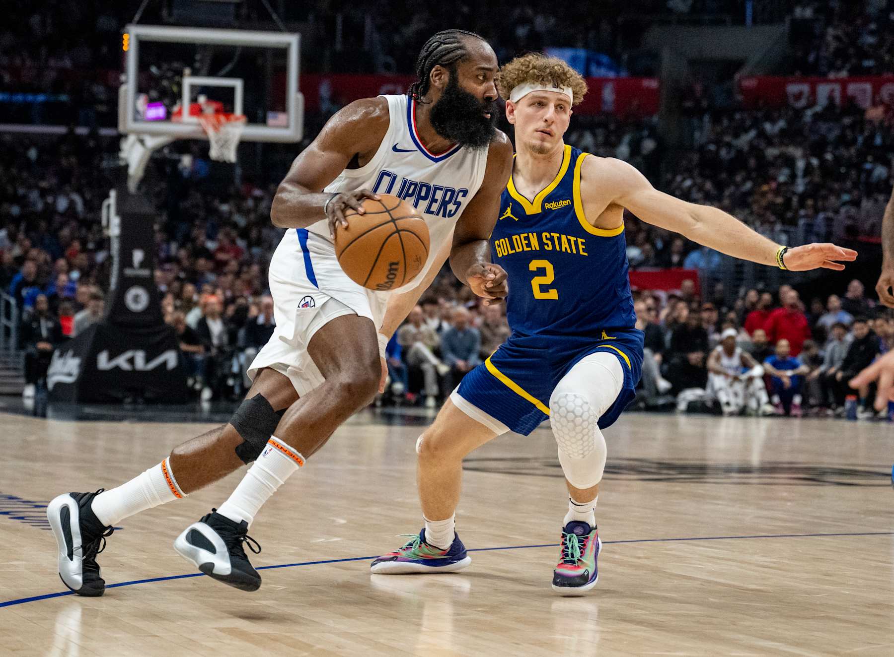 LOS ANGELES, CA - DECEMBER 14, 2023: LA Clippers guard James Harden (1) drives to the basket against Golden State Warriors guard Brandin Podziemski (2) in the first half at Crypto.com Arena on December 14, 2023 in Los Angeles, California.(Gina Ferazzi / Los Angeles Times via Getty Images)