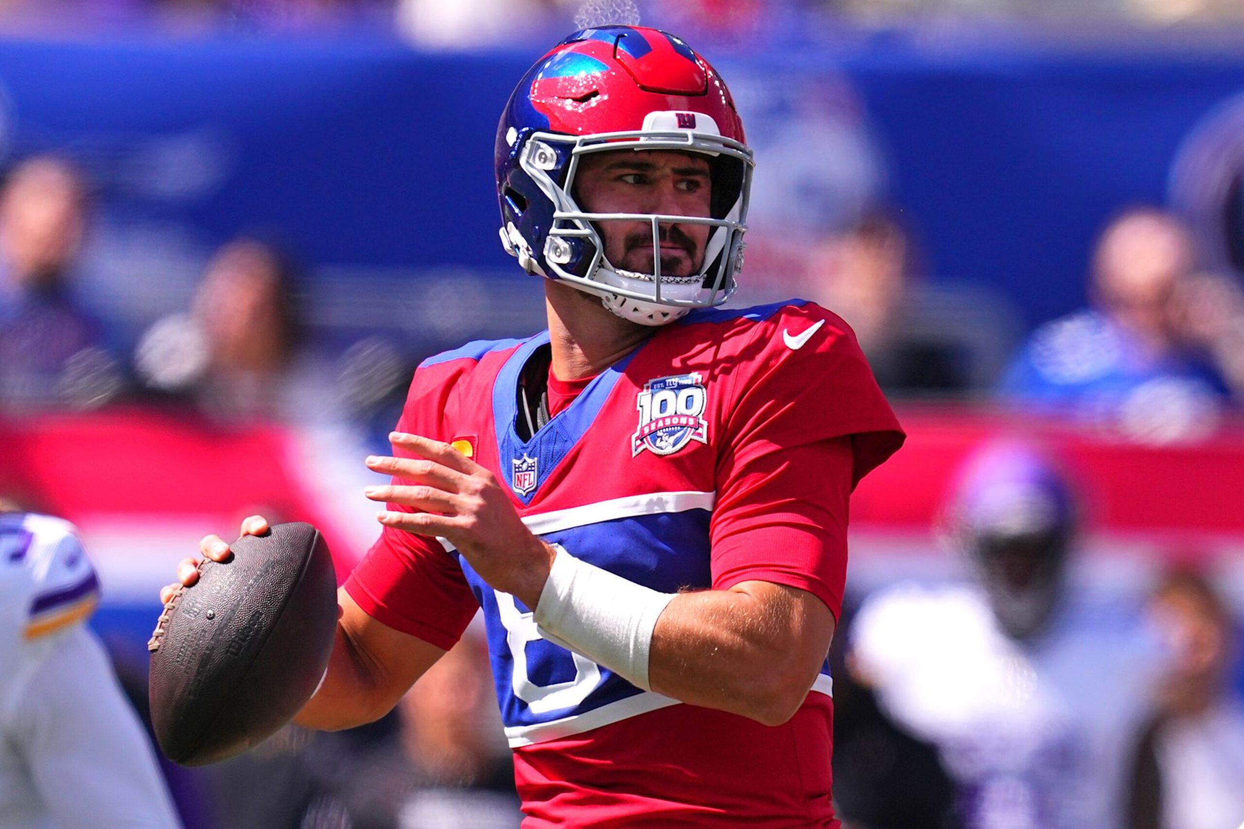 EAST RUTHERFORD, NEW JERSEY - SEPTEMBER 08: Daniel Jones #8 of the New York Giants looks to pass the ball in the first quarter of the game against the Minnesota Vikings at MetLife Stadium on September 08, 2024 in East Rutherford, New Jersey. (Photo by Mitchell Leff/Getty Images)