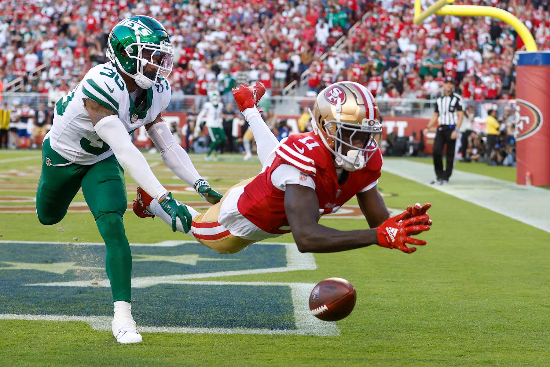 SANTA CLARA, CALIFORNIA - SEPTEMBER 09: Wide receiver Brandon Aiyuk #11 of the San Francisco 49ers drops a catch in the end zone against cornerback Michael Carter II #30 of the New York Jets during the second quarter at Levi's Stadium on September 09, 2024 in Santa Clara, California. (Photo by Lachlan Cunningham/Getty Images)