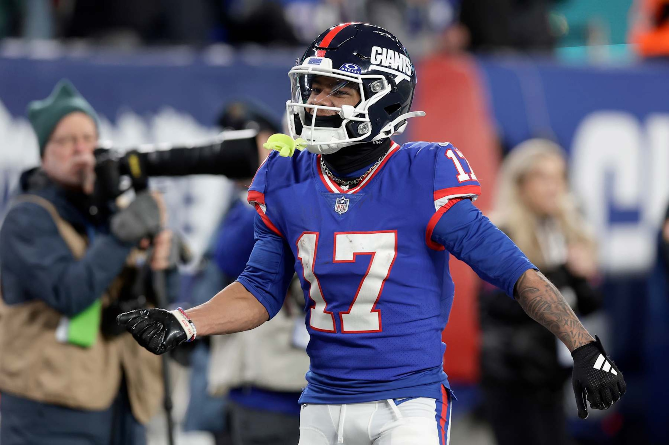 EAST RUTHERFORD, NEW JERSEY - DECEMBER 11: (NEW YORK DAILIES OUT)  Wan'Dale Robinson #17 of the New York Giants in action against the Green Bay Packers at MetLife Stadium on December 11, 2023 in East Rutherford, New Jersey. The Giants defeated the Packers 24-22. (Photo by Jim McIsaac/Getty Images)