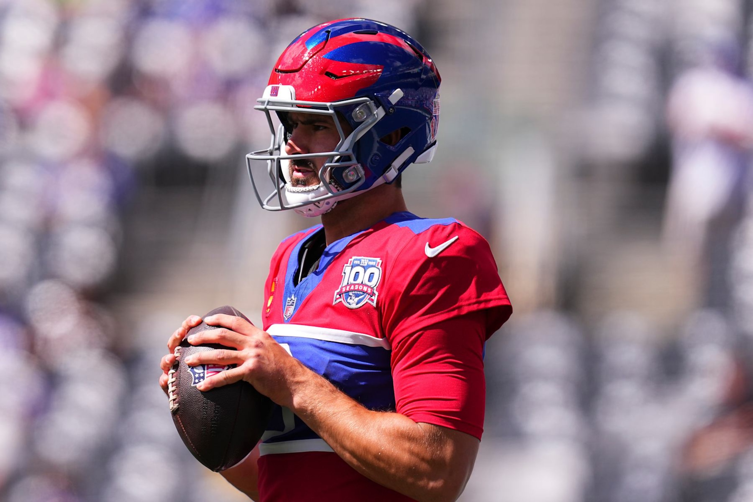 EAST RUTHERFORD, NEW JERSEY - SEPTEMBER 8: Daniel Jones #8 of the New York Giants warms up against the Minnesota Vikings at MetLife Stadium on September 8, 2024 in East Rutherford, New Jersey. (Photo by Mitchell Leff/Getty Images)