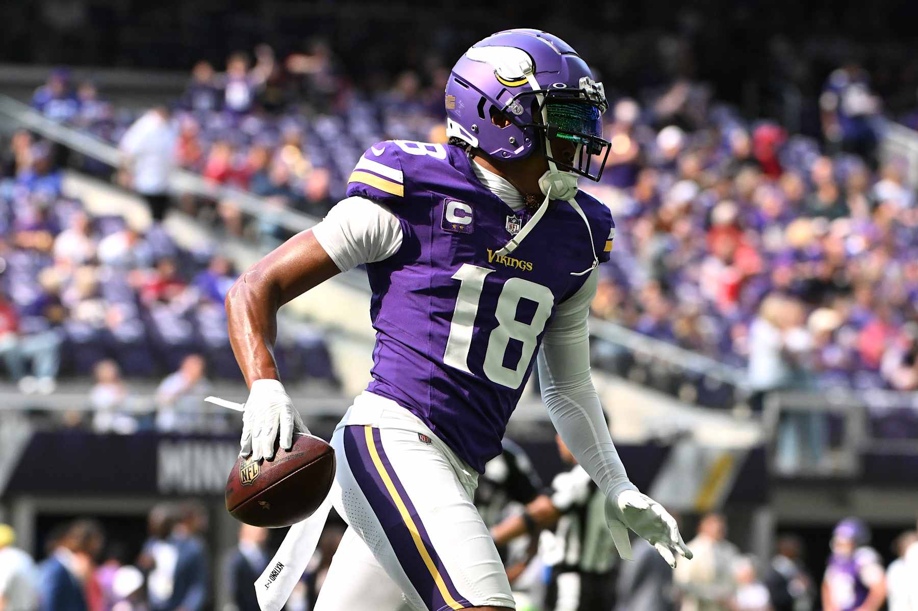 MINNEAPOLIS, MINNESOTA - SEPTEMBER 15: Justin Jefferson #18 of the Minnesota Vikings warms up prior to a game against the San Francisco 49ers at U.S. Bank Stadium on September 15, 2024 in Minneapolis, Minnesota. (Photo by Stephen Maturen/Getty Images)