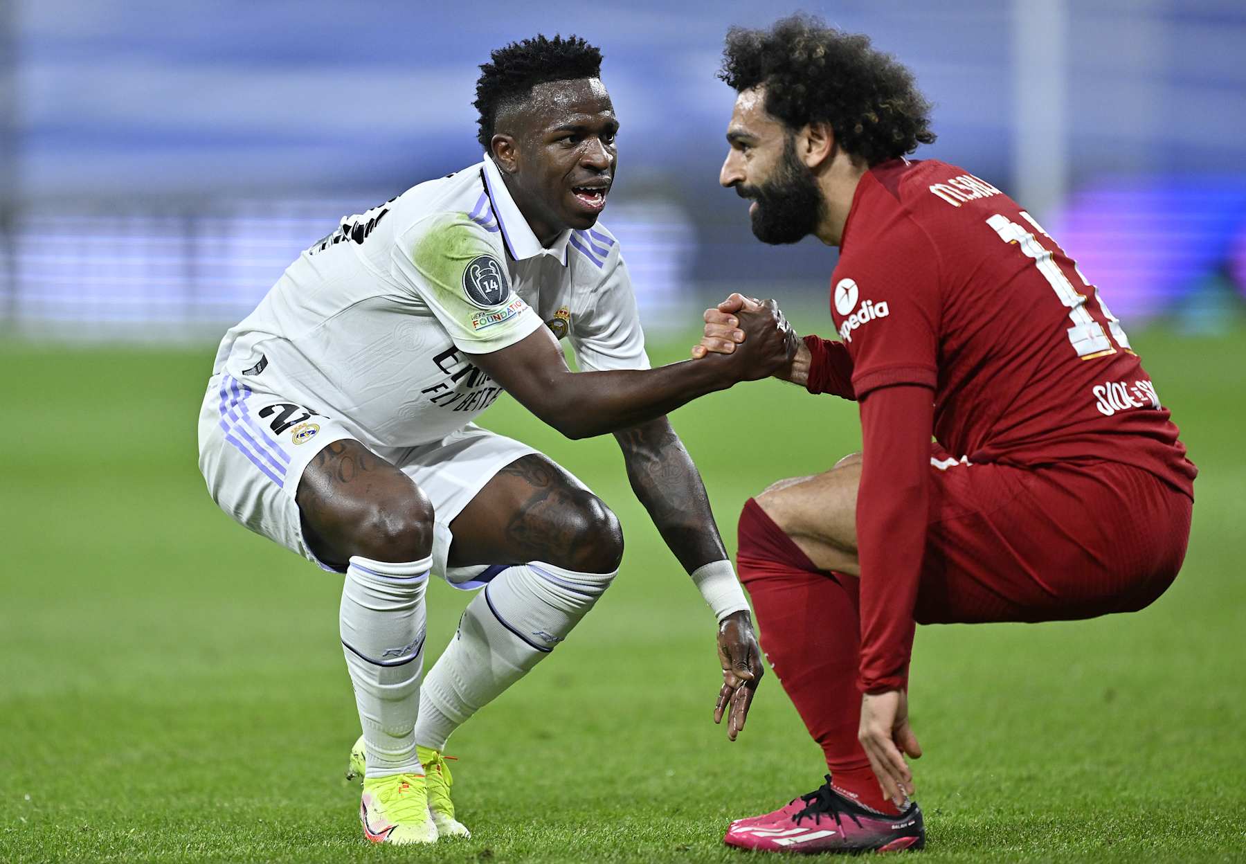 MADRID, SPAIN - MARCH 15: Vinicius Junior (L) of Real Madrid greets Mohamed Salah (R) of Liverpool during the UEFA Champions League round of 16 second leg football match between Liverpool and Real Madrid at the Santiago Bernabeu Stadium in Madrid, Spain on March 15, 2023. (Photo by Burak Akbulut/Anadolu Agency via Getty Images)