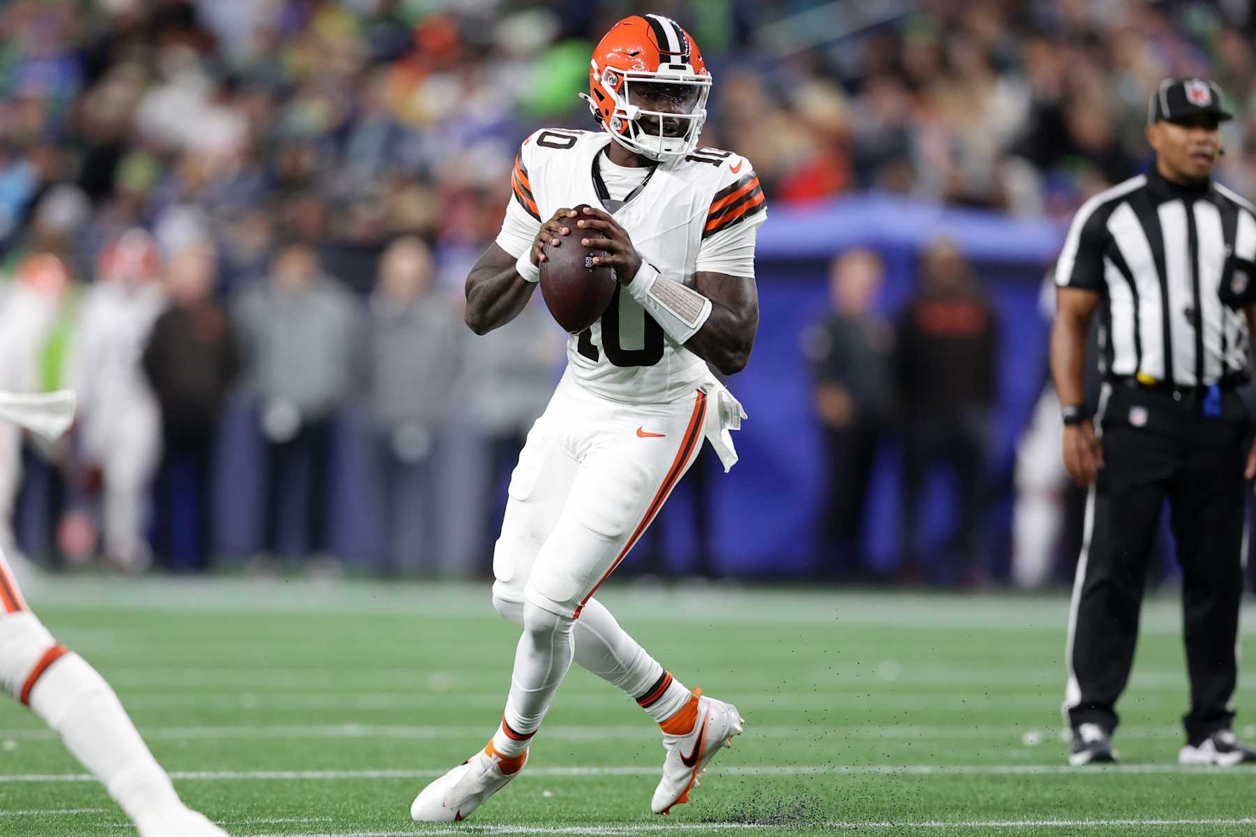 SEATTLE, WASHINGTON - AUGUST 24: Quarterback  Tyler Huntley #10 of the Cleveland Browns drops back against the Seattle Seahawks during an NFL preseason game at Lumen Field on August 24, 2024 in Seattle, Washington. (Photo by Rio Giancarlo/Getty Images)