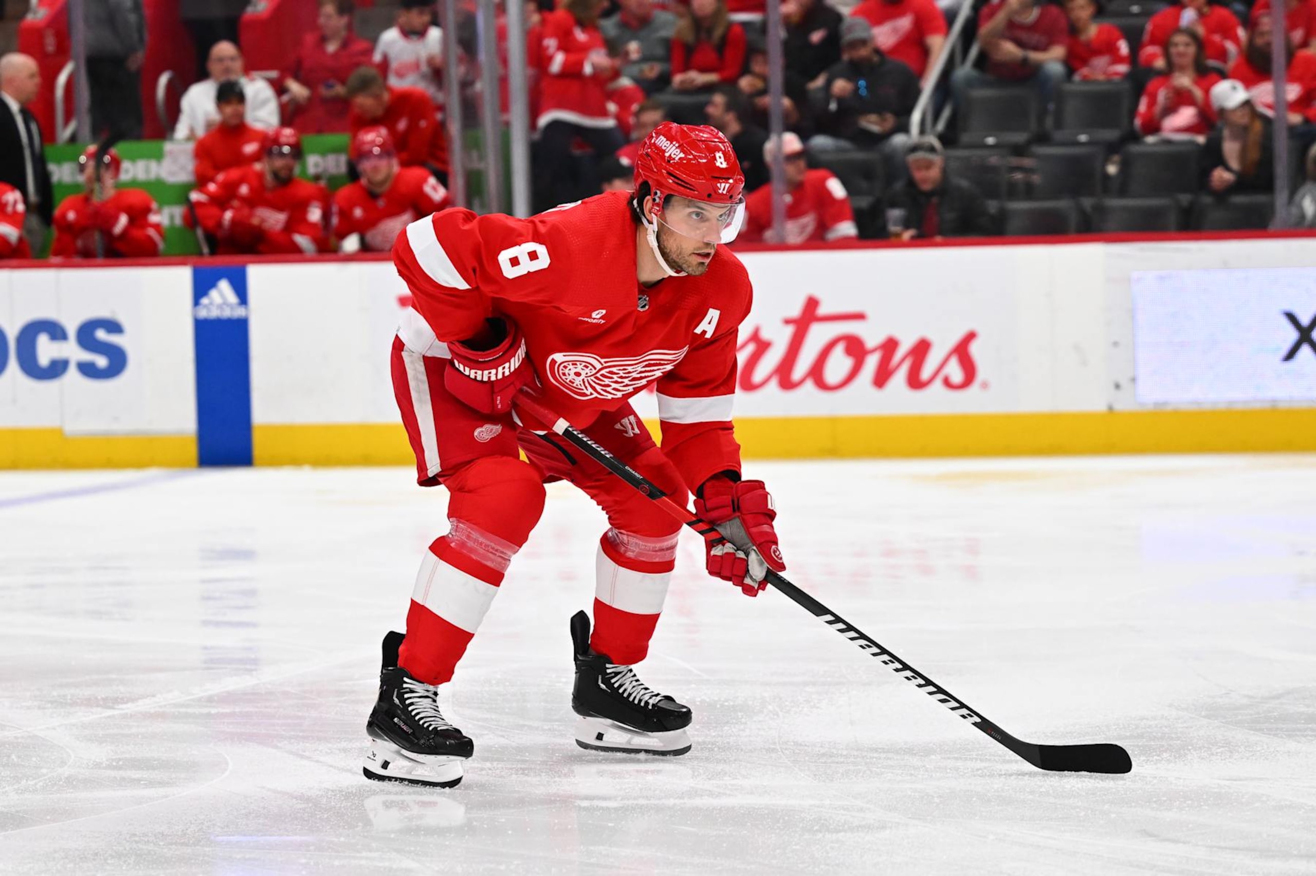 DETROIT, MI - APRIL 09 Detroit Red Wings defenseman Ben Chiarot (8) during the game between the Detroit Red Wings and the Washington Capitals Thursday April 9, 2024 at Little Caesars Arena in Detroit, MI. (Photo by Steven King/Icon Sportswire via Getty Images)