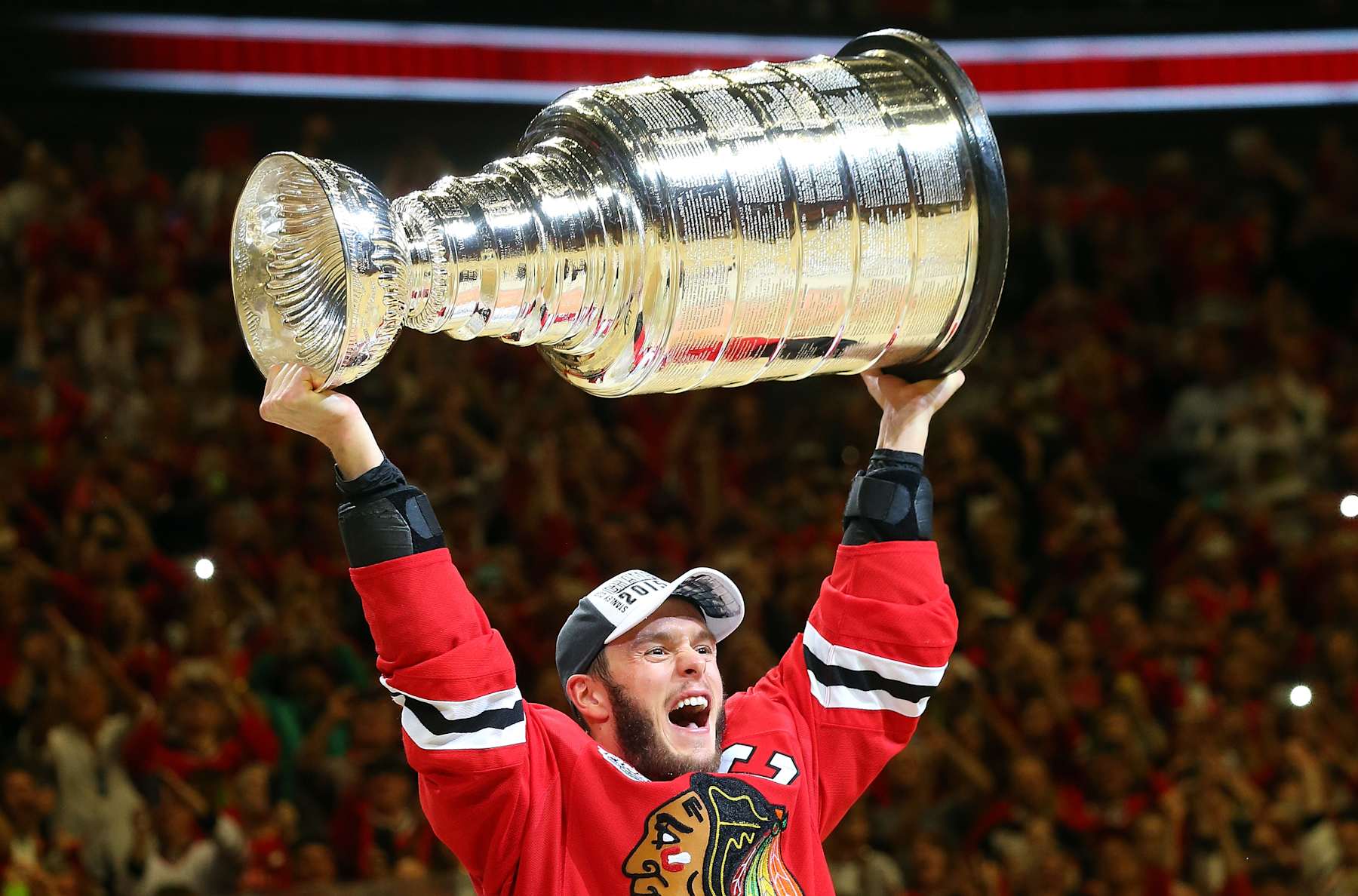 CHICAGO, IL - JUNE 15: Jonathan Toews #19 of the Chicago Blackhawks celebrates by hoisting the Stanley Cup after defeating the Tampa Bay Lightning by a score of 2-0 in Game Six to win the 2015 NHL Stanley Cup Final at the United Center on June 15, 2015 in Chicago, Illinois. (Photo by Bruce Bennett/Getty Images)