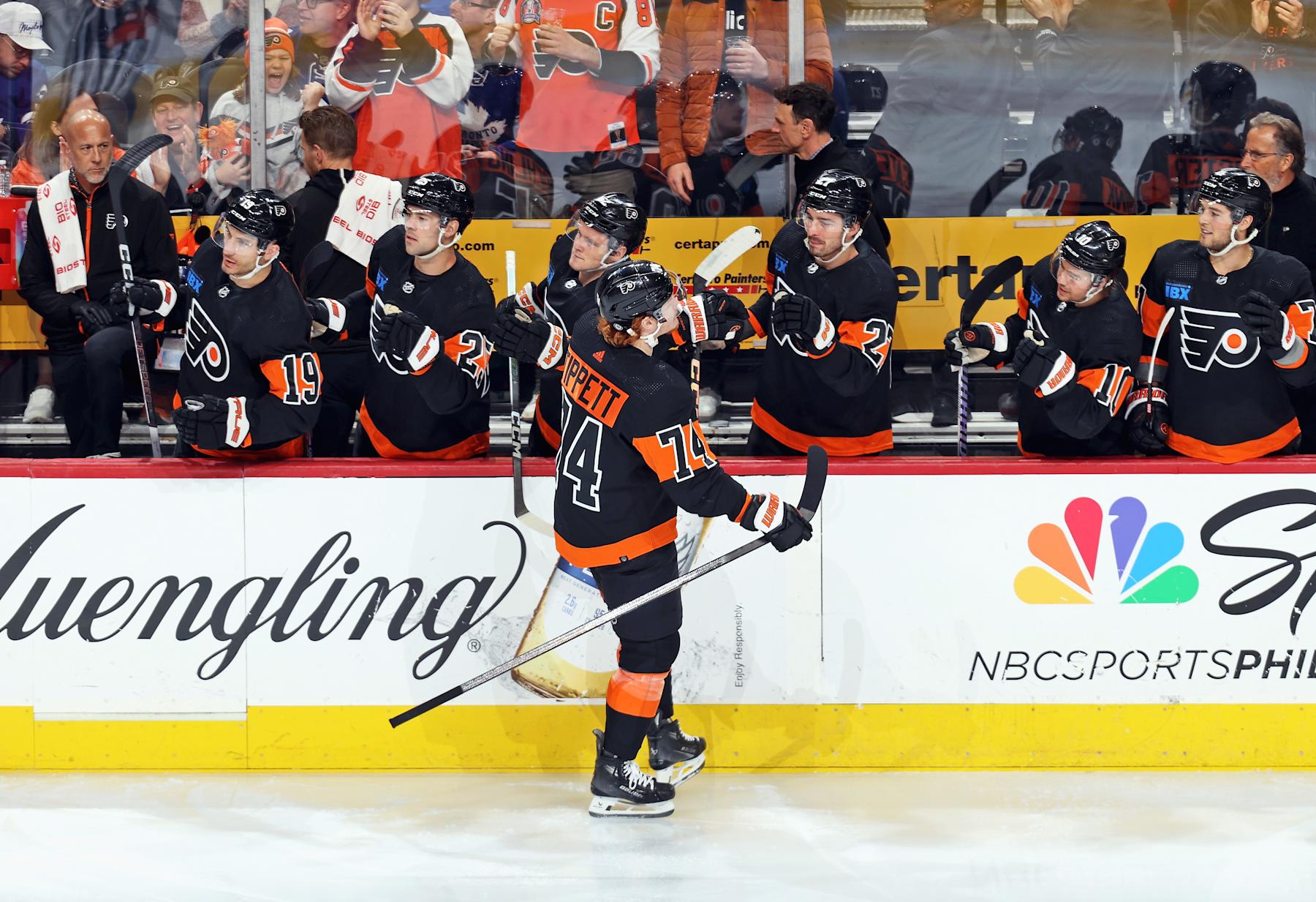 PHILADELPHIA, PENNSYLVANIA - MARCH 19: Owen Tippett #74 of the Philadelphia Flyers celebrates his first period goal against the Toronto Maple Leafs with his teammates on the bench at the Wells Fargo Center on March 19, 2024 in Philadelphia, Pennsylvania. (Photo by Len Redkoles/NHLI via Getty Images)