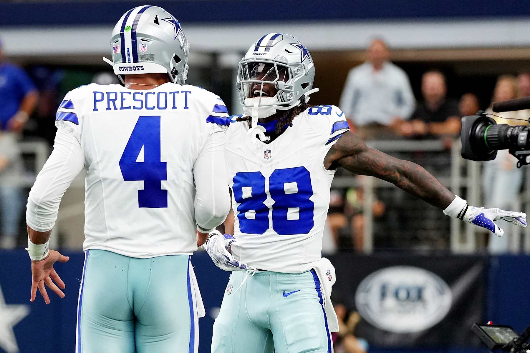 Cowboys QB Dak Prescott (left) and WR CeeDee Lamb (right)