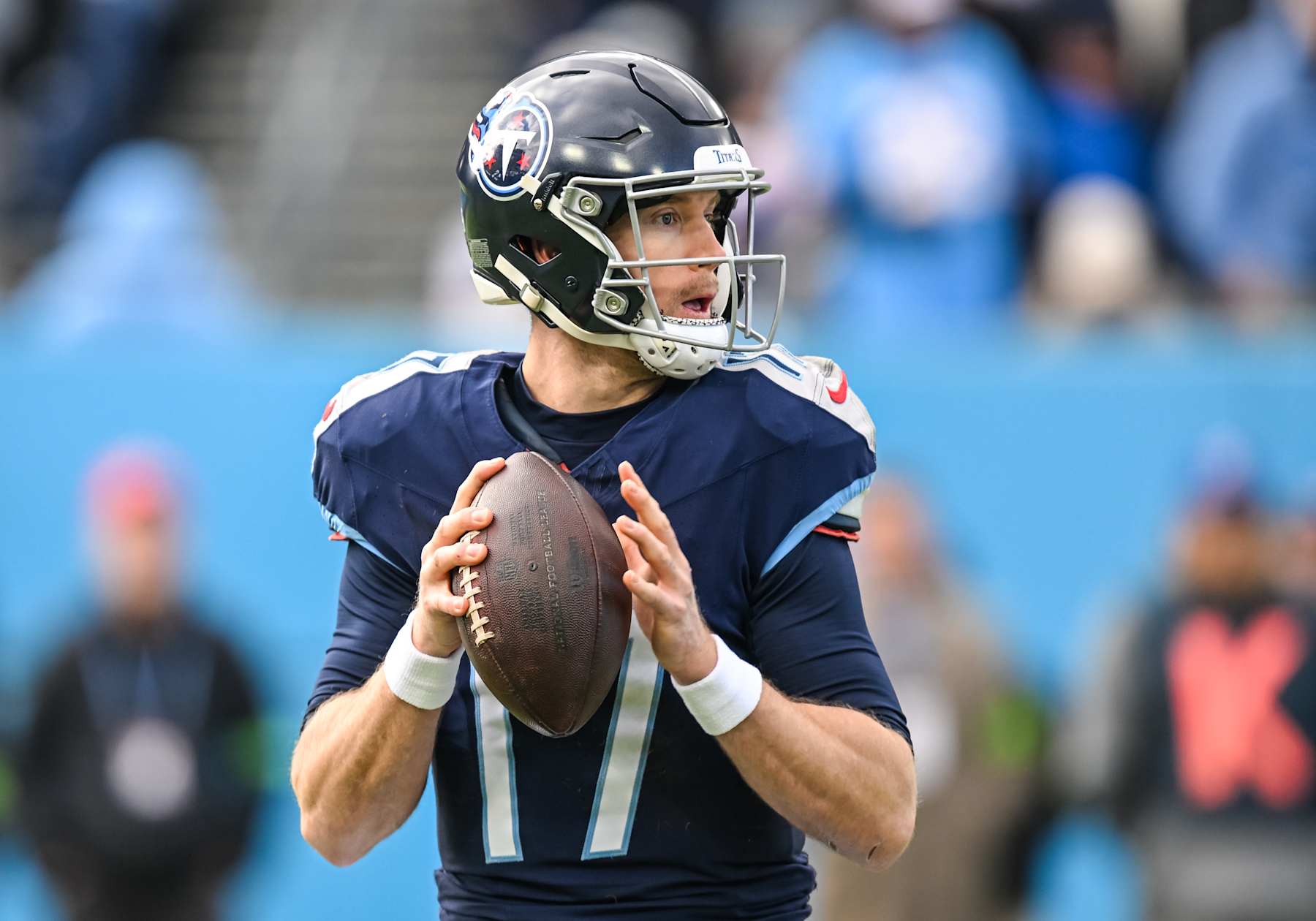 NASHVILLE, TN - JANUARY 07: Tennessee Titans quarterback Ryan Tannehill (17) sets up to pass during the NFL game between the Tennessee Titans and the Jacksonville Jaguars on January 7, 2024, at Nissan Stadium in Nashville, TN. (Photo by Bryan Lynn/Icon Sportswire via Getty Images)