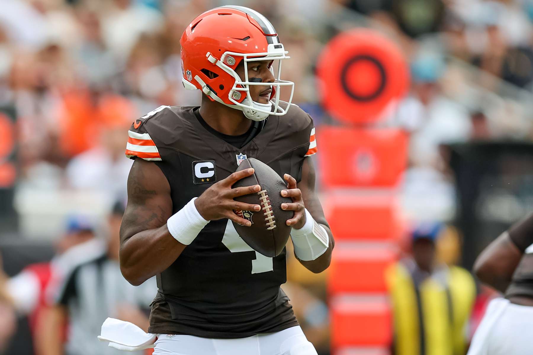 JACKSONVILLE, FLORIDA - SEPTEMBER 15: Deshaun Watson #4 of the Cleveland Browns looks to pass against the Jacksonville Jaguars during the game at EverBank Field on September 15, 2024 in Jacksonville, Florida. (Photo by Mike Carlson/Getty Images)