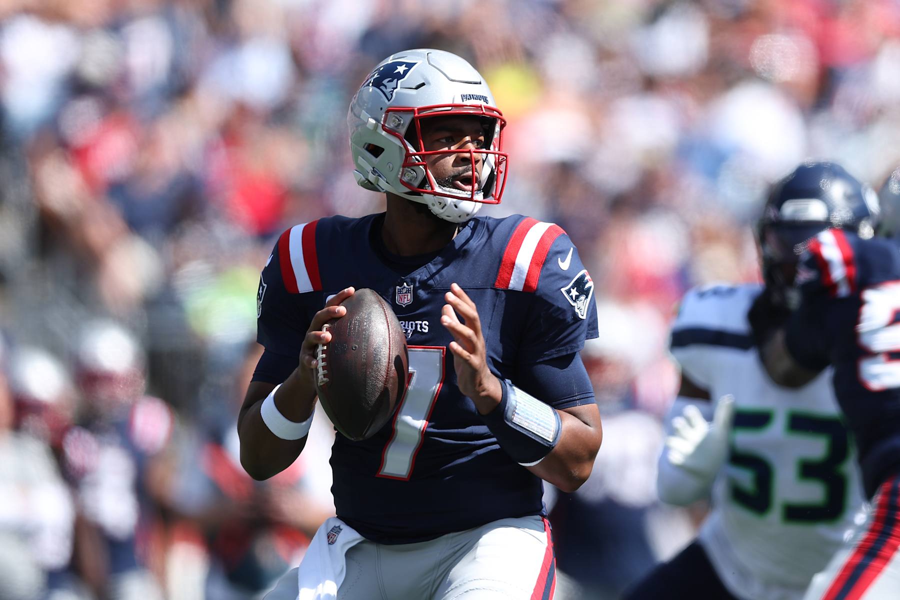 FOXBOROUGH, MASSACHUSETTS - SEPTEMBER 15: Jacoby Brissett #7 of the New England Patriots looks to pass against the Seattle Seahawks at Gillette Stadium on September 15, 2024 in Foxborough, Massachusetts. (Photo by Adam Glanzman/Getty Images)