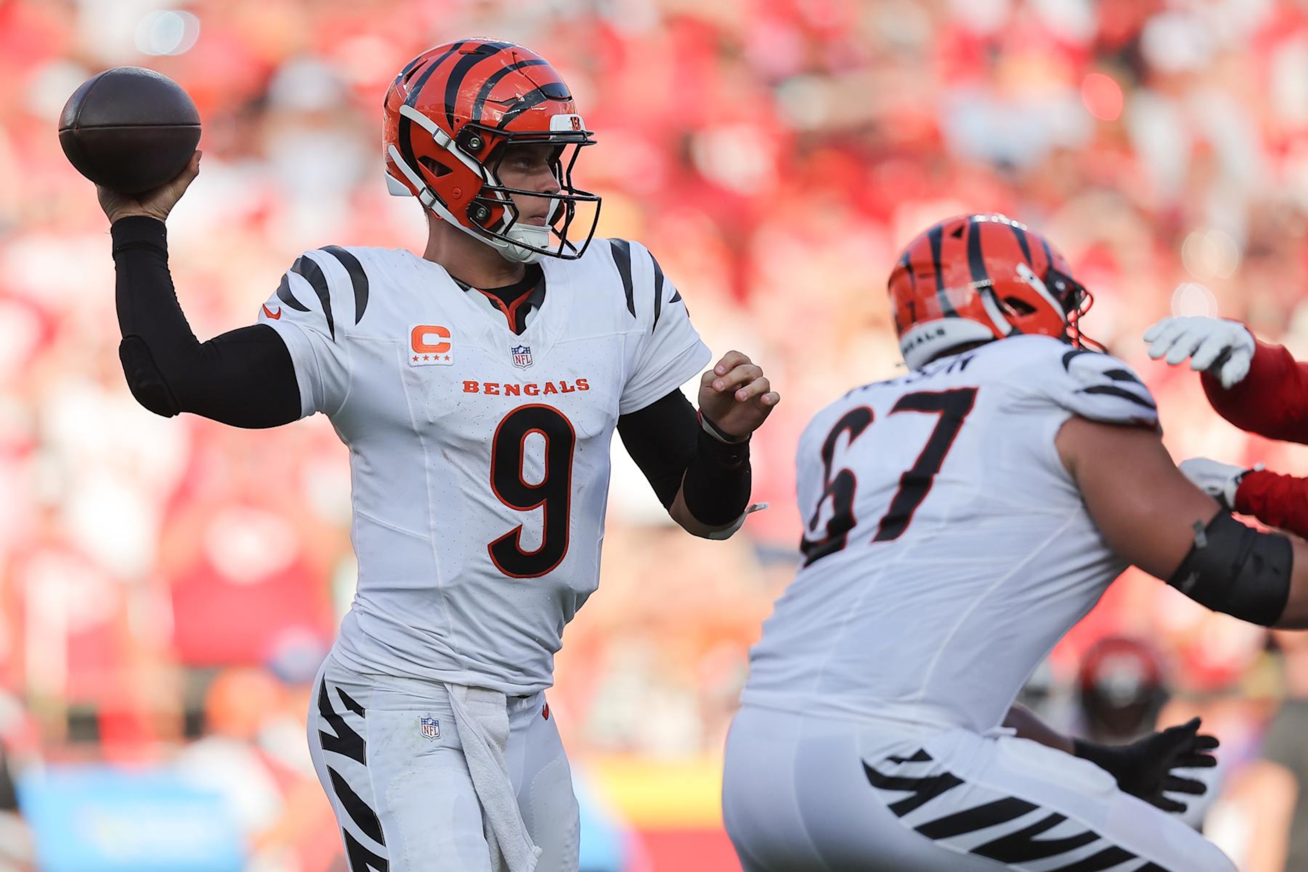 KANSAS CITY, MISSOURI - SEPTEMBER 15: Joe Burrow #9 of the Cincinnati Bengals throws a fourth quarter pass against the Kansas City Chiefs at GEHA Field at Arrowhead Stadium on September 15, 2024 in Kansas City, Missouri. (Photo by David Eulitt/Getty Images)