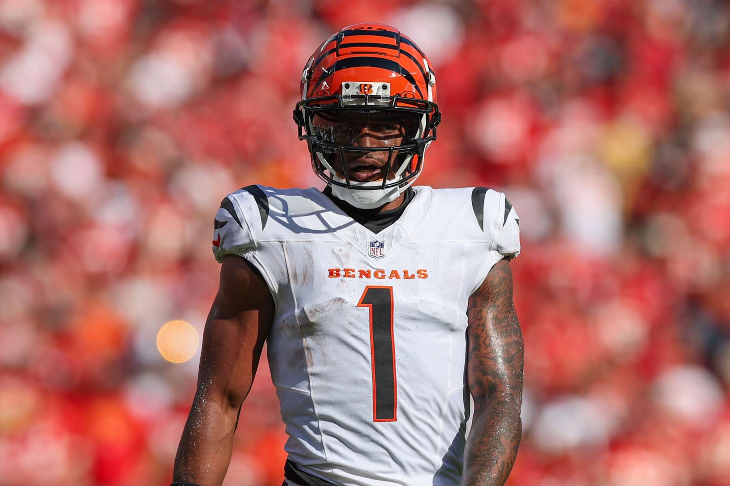 KANSAS CITY, MO - SEPTEMBER 15: Cincinnati Bengals wide receiver Ja'Marr Chase (1) in the second quarter of an NFL game between the Cincinnati Bengals and Kansas City Chiefs on September 15, 2024 at GEHA Field at Arrowhead Stadium in Kansas City, MO. (Photo by Scott Winters/Icon Sportswire via Getty Images)