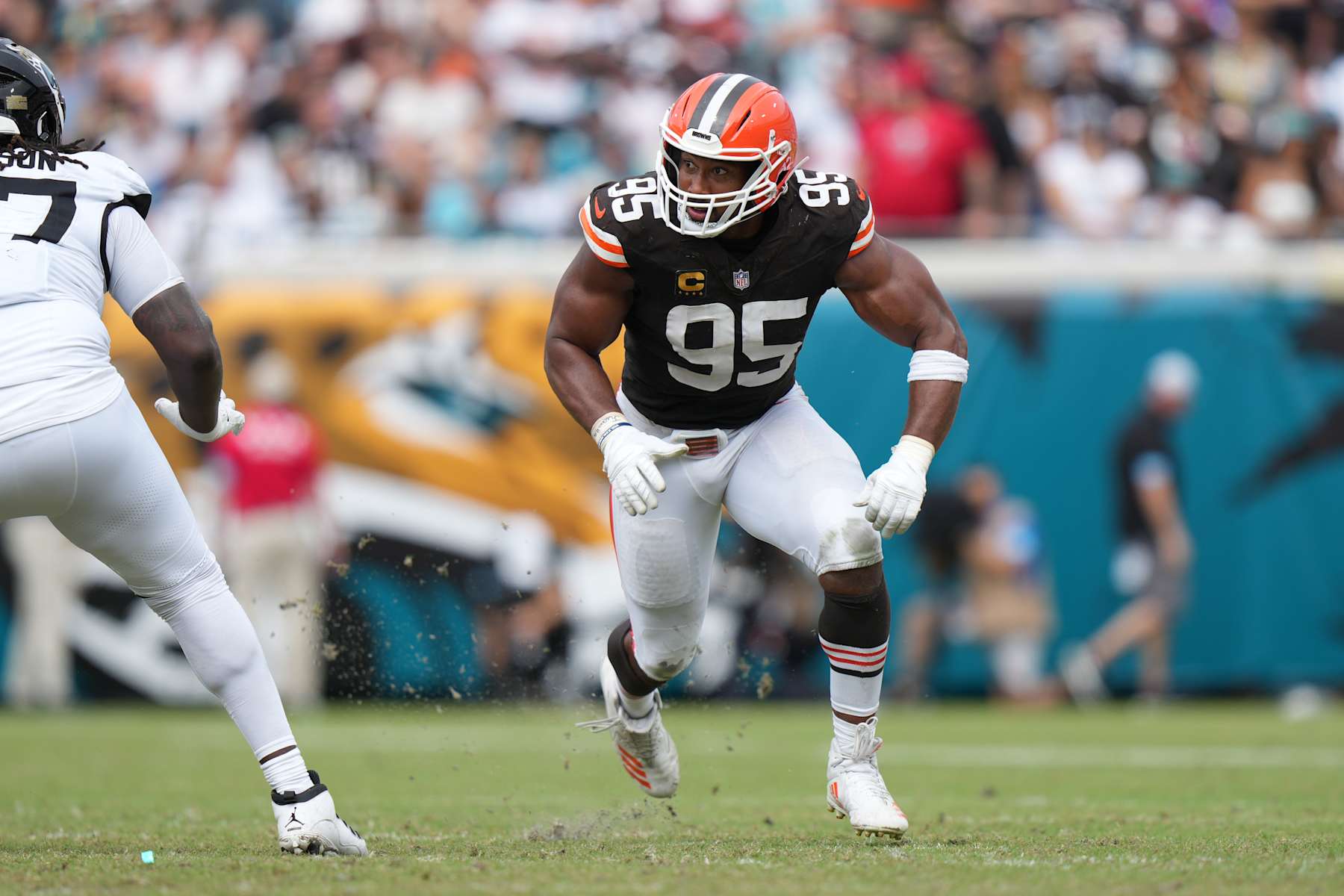 JACKSONVILLE, FL - SEPTEMBER 15: Cleveland Browns defensive end Myles Garrett (95) rushes the passer during the game between the Cleveland Browns and the Jacksonville Jaguars on Sunday, September 15, 2024 at TrEverBank Stadium in Jacksonville, Fla. (Photo by Peter Joneleit/Icon Sportswire via Getty Images)