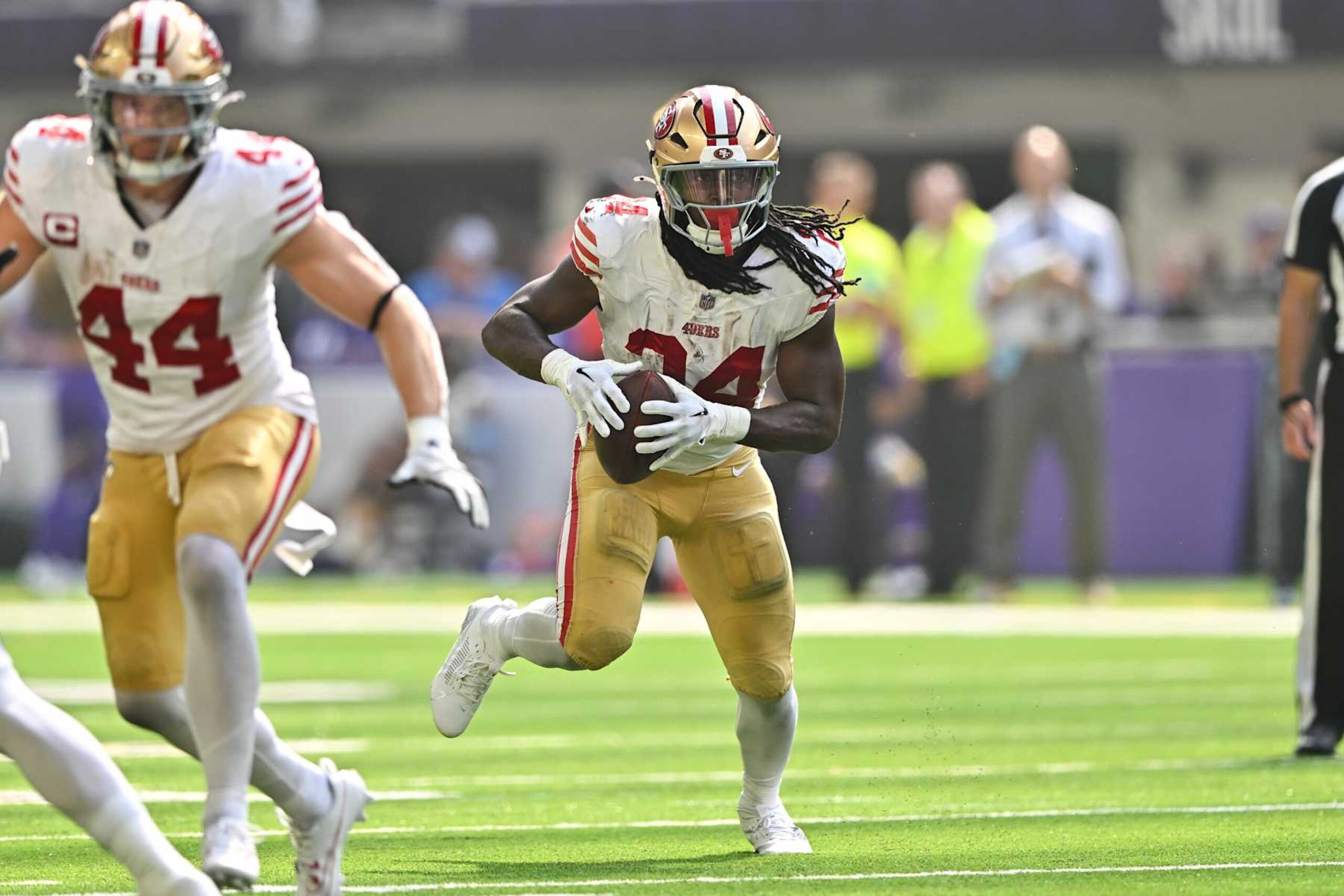 MINNEAPOLIS, MINNESOTA - SEPTEMBER 15: Jordan Mason #24 of the San Francisco 49ers runs the ball during the game against the Minnesota Vikings at U.S. Bank Stadium on September 15, 2024 in Minneapolis, Minnesota. The Vikings beat the 49ers 23-17. (Photo by Alika Jenner/Getty Images)