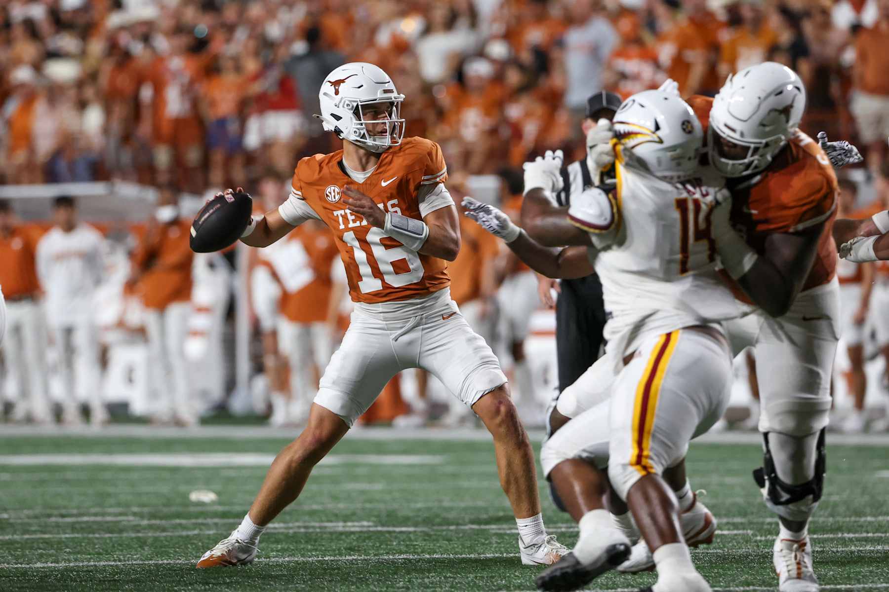 AUSTIN, TX - SEPTEMBER 21: Texas Longhorns quarterback Arch Manning (16) passes the ball during the college football game between Texas Longhorns and University of Louisiana Monroe Warhawks on September 21, 2024, at Darrell K Royal - Texas Memorial Stadium in Austin, TX.  (Photo by David Buono/Icon Sportswire via Getty Images)