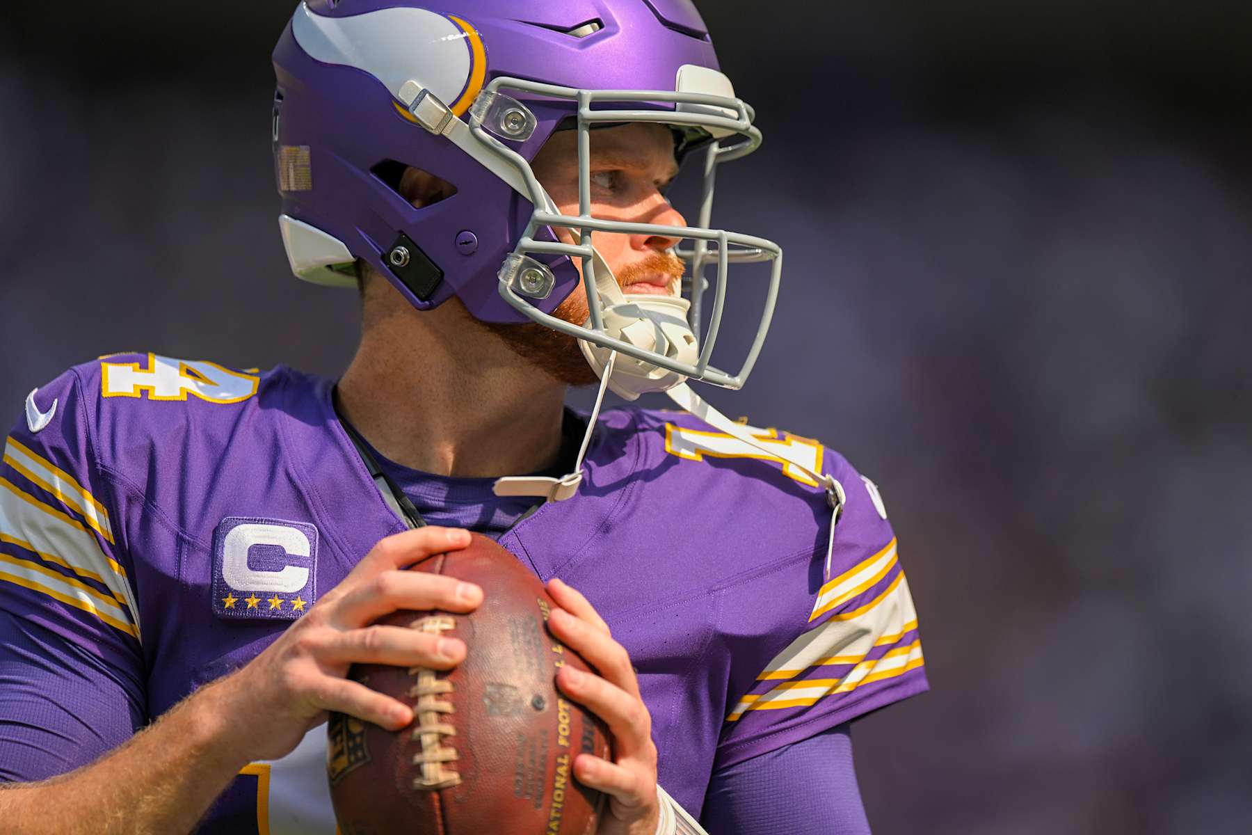 MINNEAPOLIS, MN - SEPTEMBER 22: Minnesota Vikings quarterback Sam Darnold (14) warms up before an NFL game between the Minnesota Vikings and Houston Texans on September 22, 2024, at U.S. Bank Stadium in Minneapolis, MN. (Photo by Nick Wosika/Icon Sportswire via Getty Images)