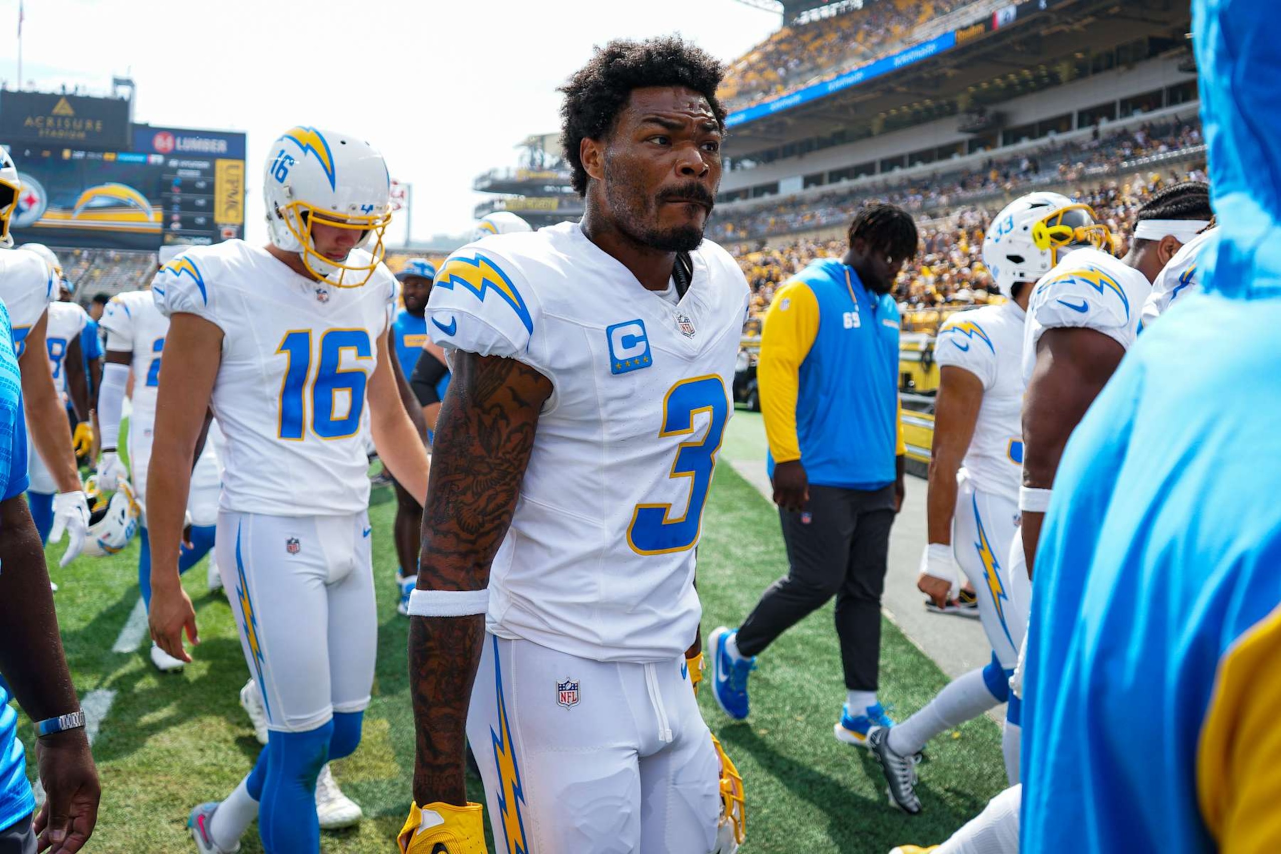 PITTSBURGH, PA - SEPTEMBER 22: Los Angeles Chargers safety Derwin James Jr. (3) looks on during the regular season NFL football game between the Los Angeles Chargers and Pittsburgh Steelers on September 22, 2024 at Acrisure Stadium in Pittsburgh, PA. (Photo by Mark Alberti/Icon Sportswire via Getty Images)