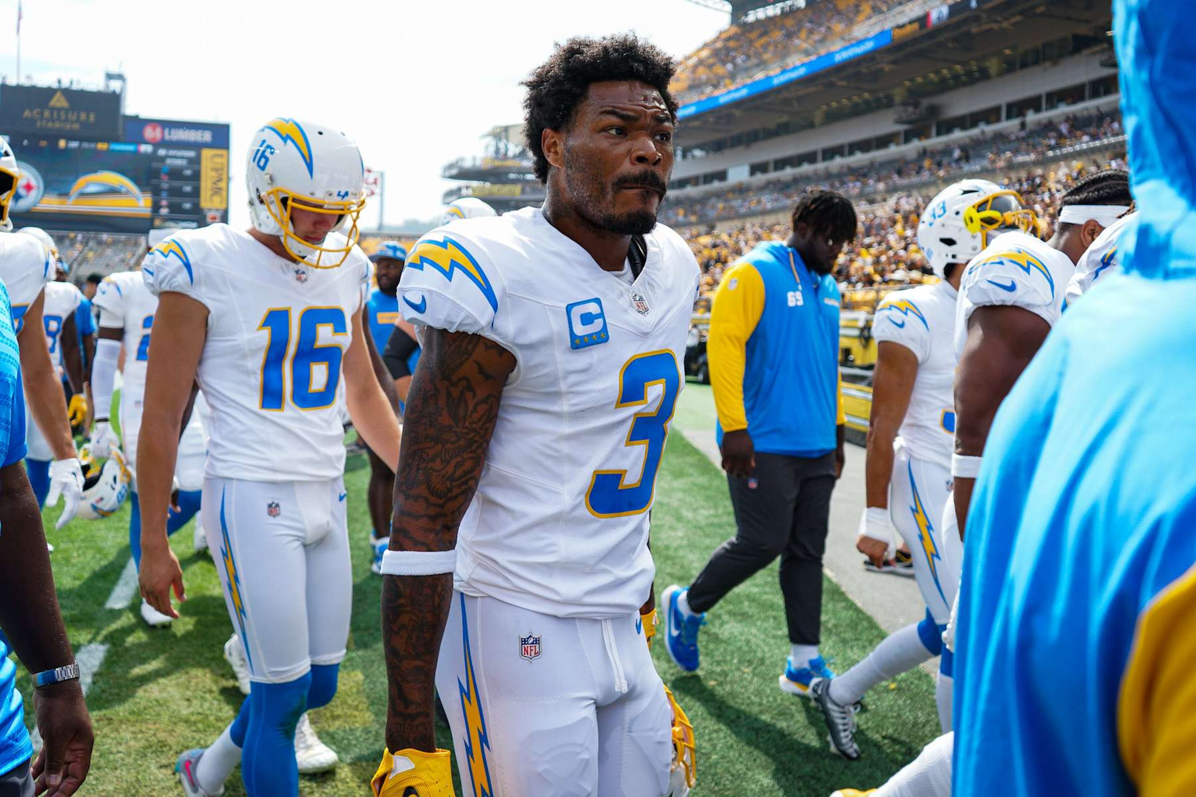 PITTSBURGH, PA - SEPTEMBER 22: Los Angeles Chargers safety Derwin James Jr. (3) looks on during the regular season NFL football game between the Los Angeles Chargers and Pittsburgh Steelers on September 22, 2024 at Acrisure Stadium in Pittsburgh, PA. (Photo by Mark Alberti/Icon Sportswire via Getty Images) PITTSBURGH, PA - SEPTEMBER 22: Los Angeles Chargers safety Derwin James Jr. (3) looks on during the regular season NFL football game between the Los Angeles Chargers and Pittsburgh Steelers on September 22, 2024 at Acrisure Stadium in Pittsburgh, PA. (Photo by Mark Alberti/Icon Sportswire via Getty Images)