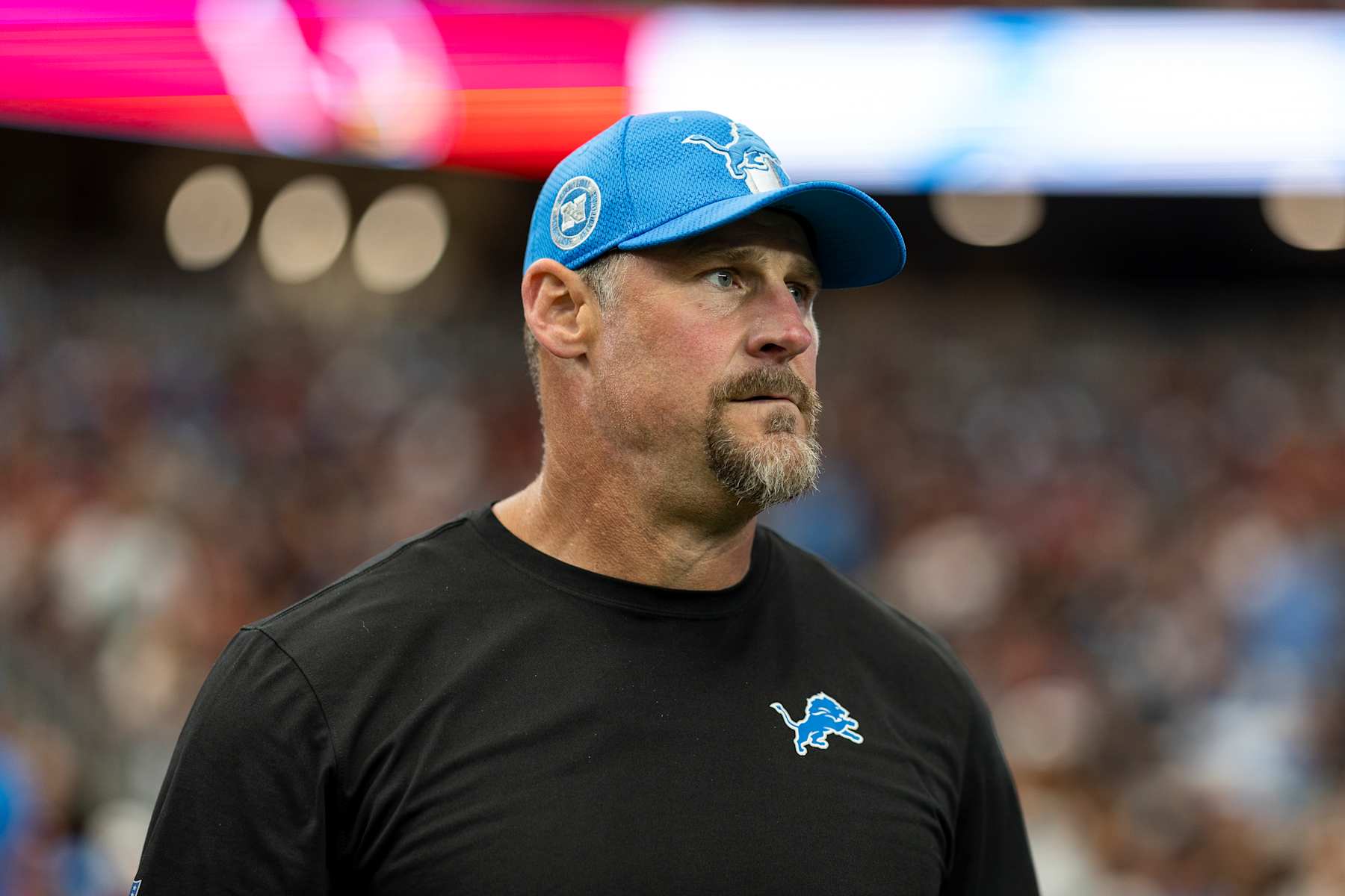 GLENDALE, ARIZONA - SEPTEMBER 22: Head coach Dan Campbell of the Detroit Lions looks on as he take s the field during an NFL football game between the Arizona Cardinals and the Detroit Lions at State Farm Stadium on September 22, 2024 in Glendale, Arizona. (Photo by Michael Owens/Getty Images)