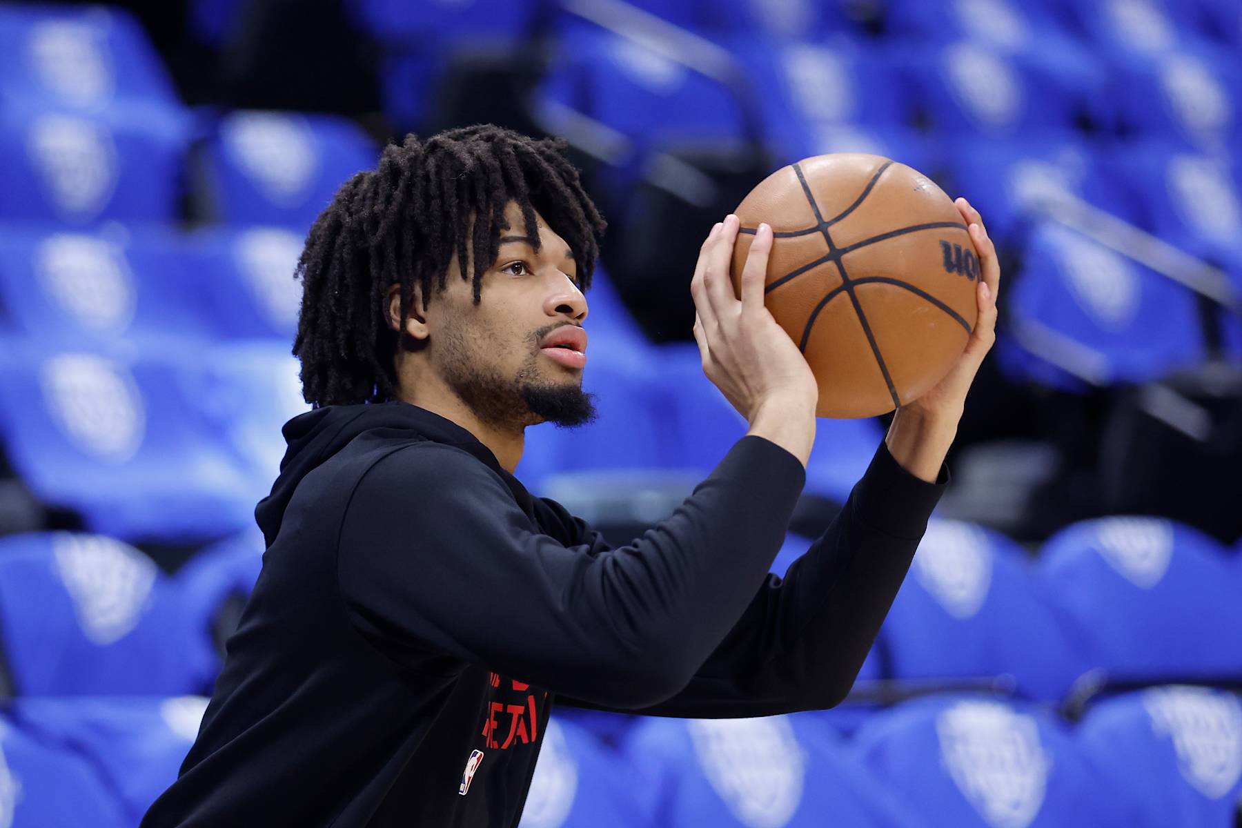SACRAMENTO, CALIFORNIA - APRIL 14: Shaedon Sharpe #17 of the Portland Trail Blazers warms up before the game against the Sacramento Kings at Golden 1 Center on April 14, 2024 in Sacramento, California. NOTE TO USER: User expressly acknowledges and agrees that, by downloading and or using this photograph, User is consenting to the terms and conditions of the Getty Images License Agreement. (Photo by Lachlan Cunningham/Getty Images)