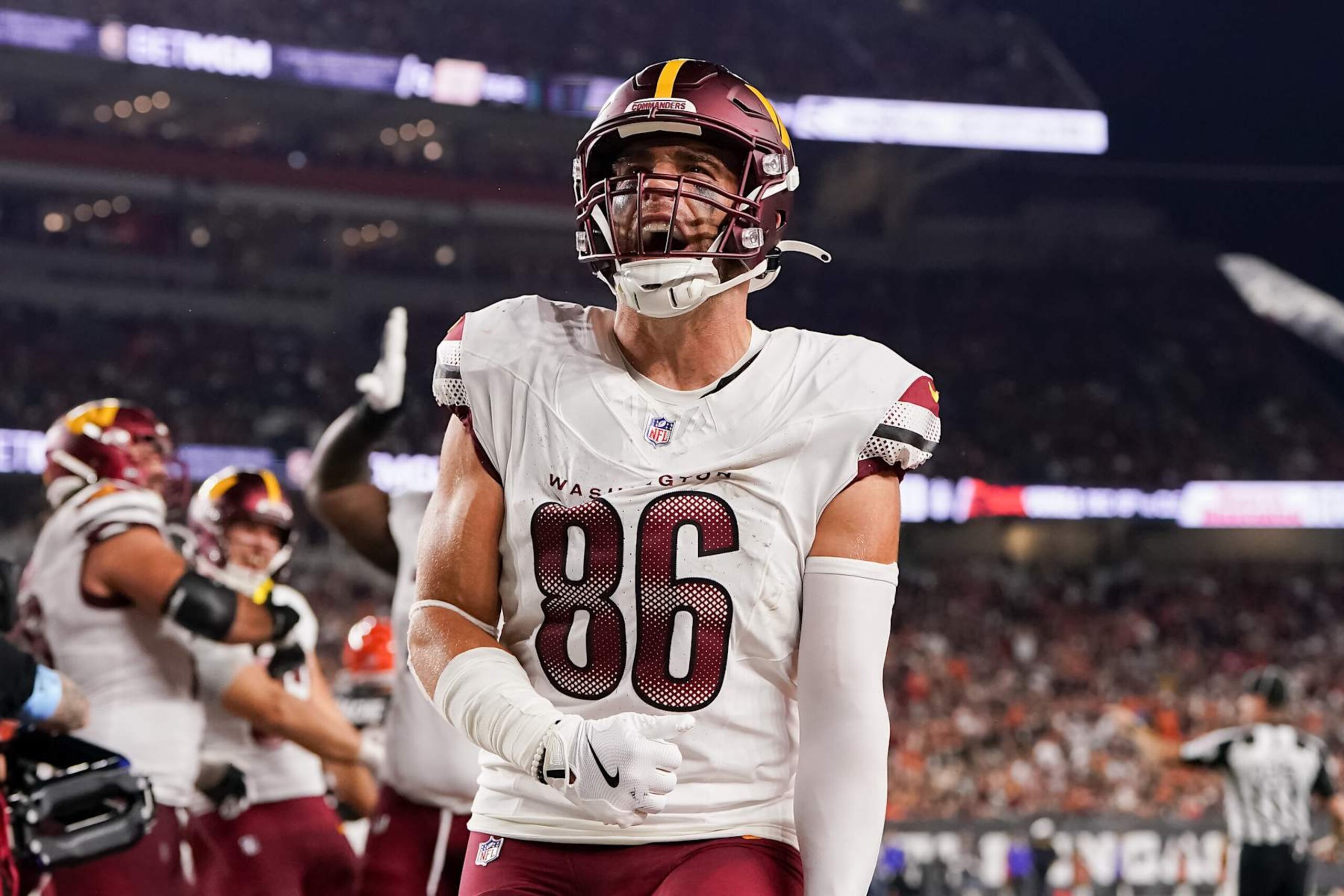 Commanders TE Zach Ertz
