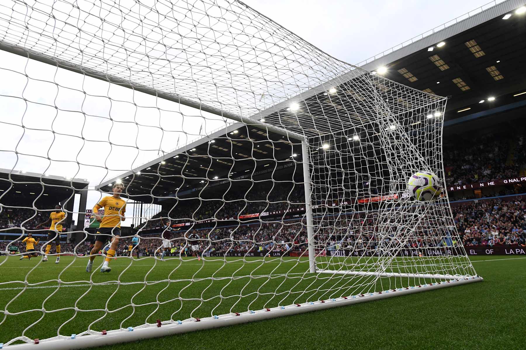 Wolverhampton concedes the 1-1 equalising goal during the English Premier League football match between Aston Villa and Wolverhampton Wanderers at Villa Park in Birmingham, central England on September 21, 2024. (Photo by JUSTIN TALLIS / AFP) / RESTRICTED TO EDITORIAL USE. No use with unauthorized audio, video, data, fixture lists, club/league logos or 'live' services. Online in-match use limited to 120 images. An additional 40 images may be used in extra time. No video emulation. Social media in-match use limited to 120 images. An additional 40 images may be used in extra time. No use in betting publications, games or single club/league/player publications. / (Photo by JUSTIN TALLIS/AFP via Getty Images)
