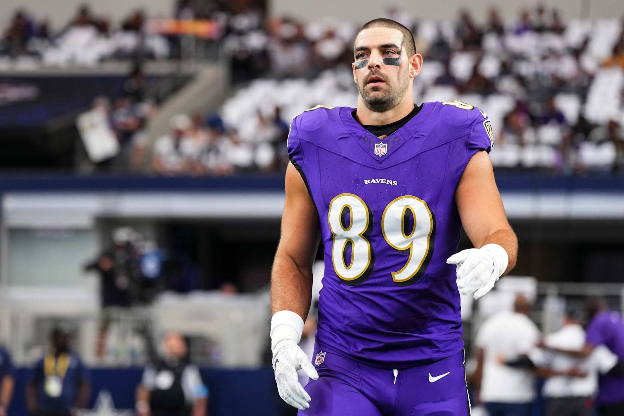 ARLINGTON, TX - SEPTEMBER 22: Mark Andrews #89 of the Baltimore Ravens warms up prior to an NFL football game against the Dallas Cowboys at AT&T Stadium on September 22, 2024 in Arlington, Texas. (Photo by Cooper Neill/Getty Images) ARLINGTON, TX - SEPTEMBER 22: Mark Andrews #89 of the Baltimore Ravens warms up prior to an NFL football game against the Dallas Cowboys at AT&T Stadium on September 22, 2024 in Arlington, Texas. (Photo by Cooper Neill/Getty Images)