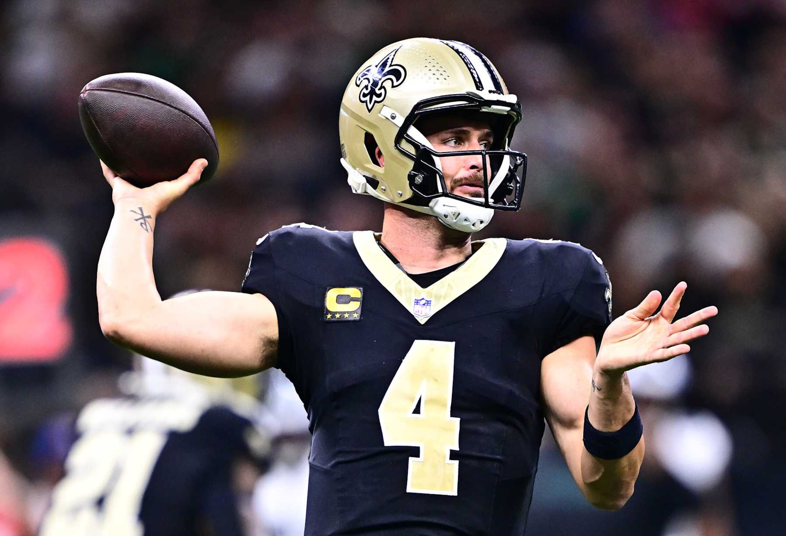 NEW ORLEANS, LOUISIANA - SEPTEMBER 22: Quarterback Derek Carr #4 of the New Orleans Saints passes against the Philadelphia Eagles during the first quarter at Caesars Superdome on September 22, 2024 in New Orleans, Louisiana. (Photo by Gus Stark/Getty Images) NEW ORLEANS, LOUISIANA - SEPTEMBER 22: Quarterback Derek Carr #4 of the New Orleans Saints passes against the Philadelphia Eagles during the first quarter at Caesars Superdome on September 22, 2024 in New Orleans, Louisiana. (Photo by Gus Stark/Getty Images)