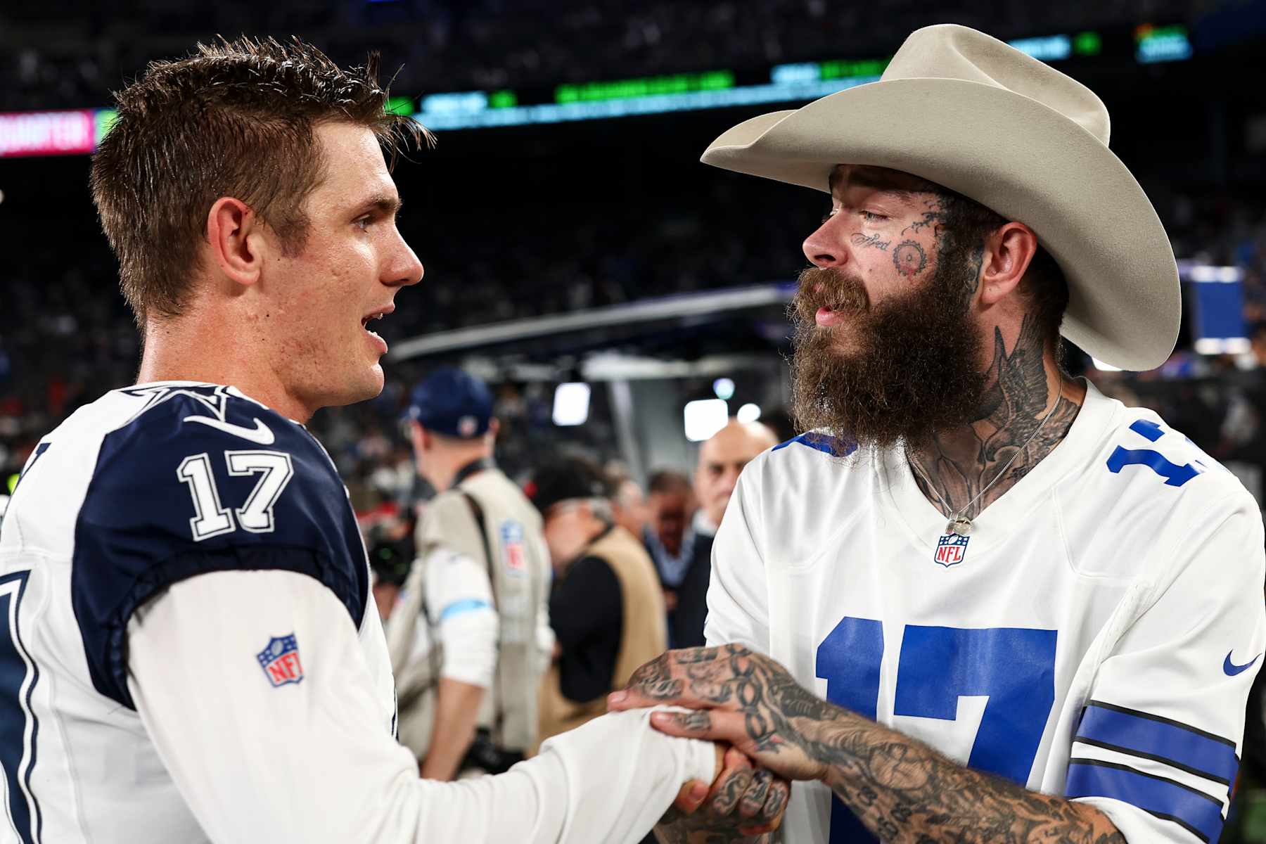 Video Cowboys' Brandon Aubrey Signs Post Malone's Jersey On Field(01)