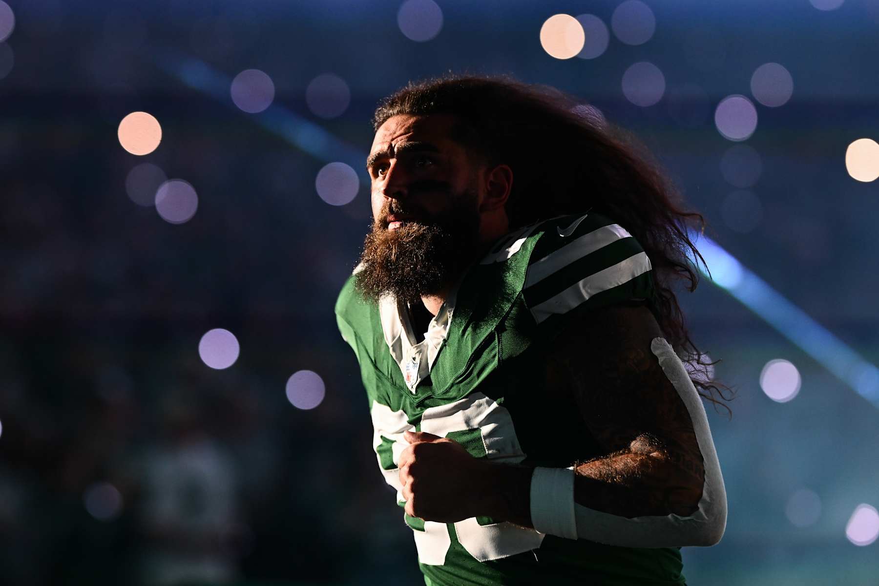 EAST RUTHERFORD, NEW JERSEY - SEPTEMBER 19: Tyler Conklin #83 of the New York Jets runs onto the field prior to the start of the game against the New England Patriots at MetLife Stadium on September 19, 2024 in East Rutherford, New Jersey. (Photo by Kathryn Riley/Getty Images)