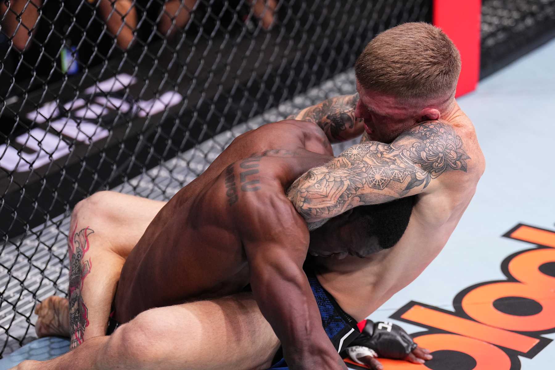 PARIS, FRANCE - SEPTEMBER 28: (R-L) Chris Duncan of Scotland secures a guillotine choke submission against Bolaji Oki of Belgium in a lightweight fight during the UFC Fight Night event at The Accor Arena on September 28, 2024 in Paris, France. (Photo by Chris Unger/Zuffa LLC)