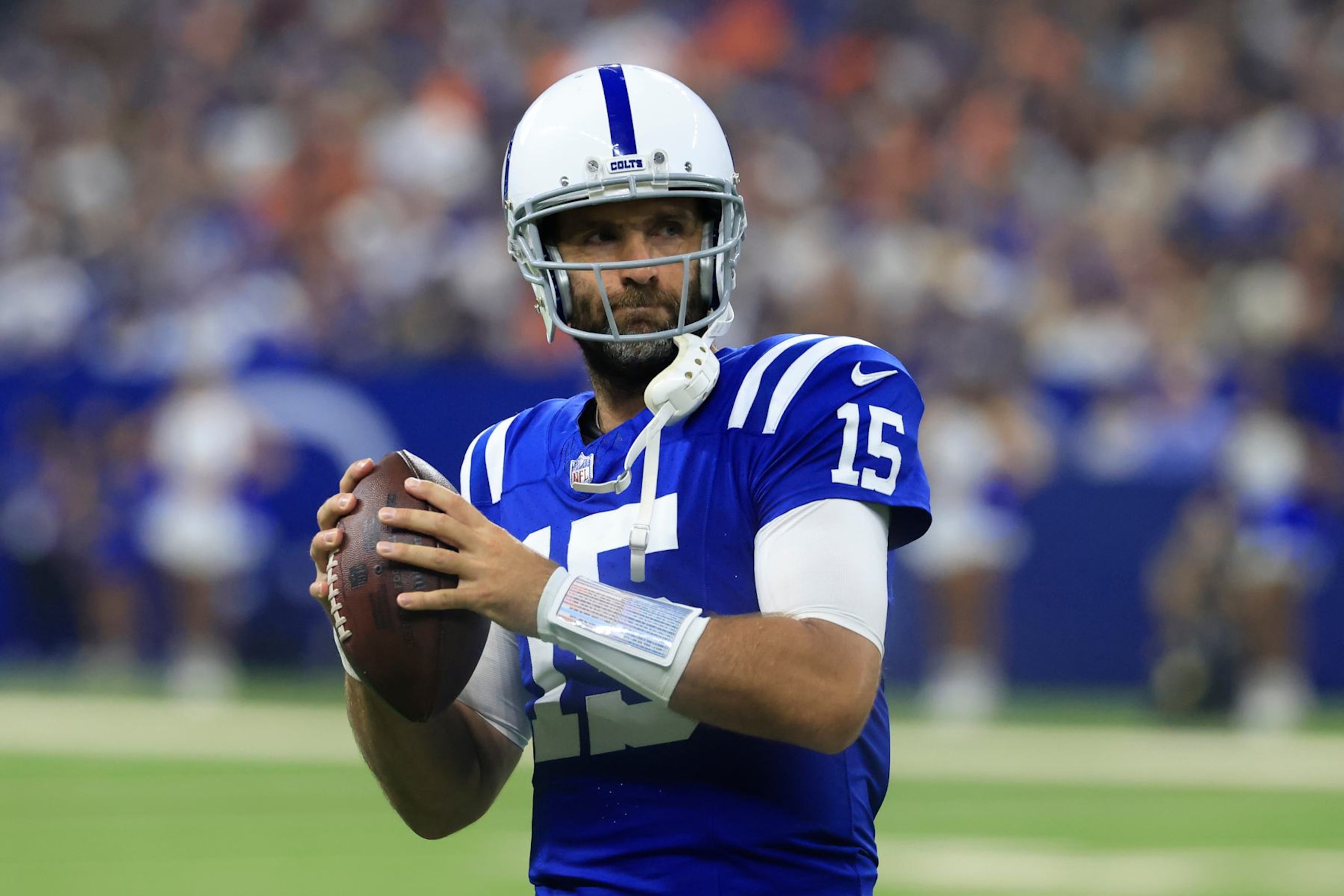 INDIANAPOLIS, INDIANA - SEPTEMBER 22: Joe Flacco #15 of the Indianapolis Colts warms up in the game against the Chicago Bears at Lucas Oil Stadium on September 22, 2024 in Indianapolis, Indiana. (Photo by Justin Casterline/Getty Images) INDIANAPOLIS, INDIANA - SEPTEMBER 22: Joe Flacco #15 of the Indianapolis Colts warms up in the game against the Chicago Bears at Lucas Oil Stadium on September 22, 2024 in Indianapolis, Indiana. (Photo by Justin Casterline/Getty Images)