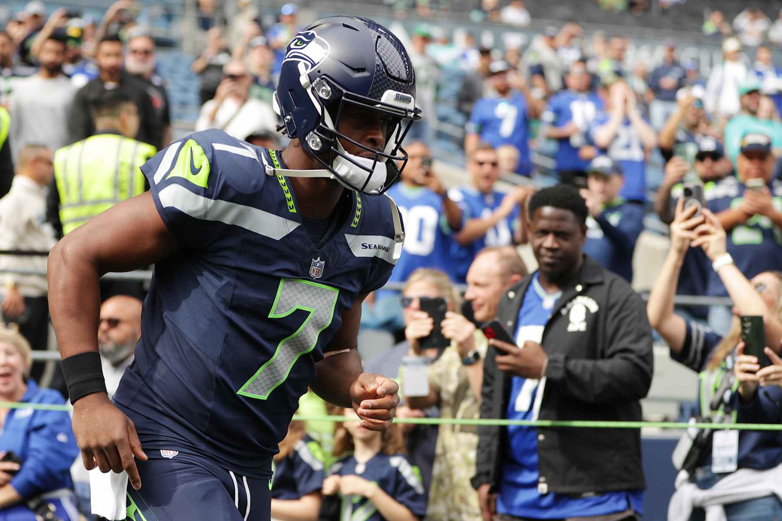 SEATTLE, WASHINGTON - SEPTEMBER 22: Quarterback Geno Smith #7 of the Seattle Seahawks runs onto the field before the game against the Miami Dolphins at Lumen Field on September 22, 2024 in Seattle, Washington. (Photo by Rio Giancarlo/Getty Images) SEATTLE, WASHINGTON - SEPTEMBER 22: Quarterback Geno Smith #7 of the Seattle Seahawks runs onto the field before the game against the Miami Dolphins at Lumen Field on September 22, 2024 in Seattle, Washington. (Photo by Rio Giancarlo/Getty Images)